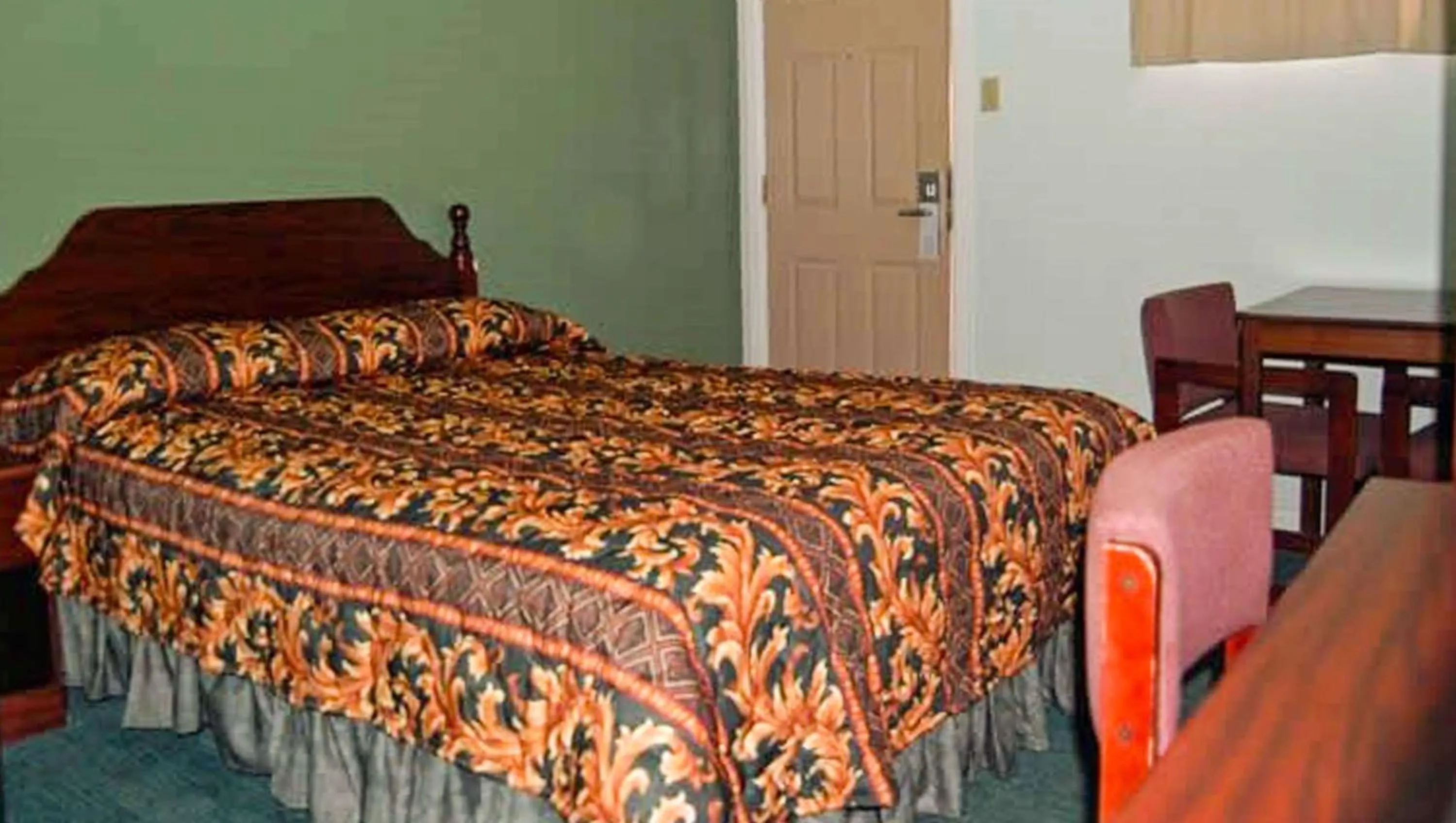 Photo of the whole room, Bed in American Inn & Suites Childress