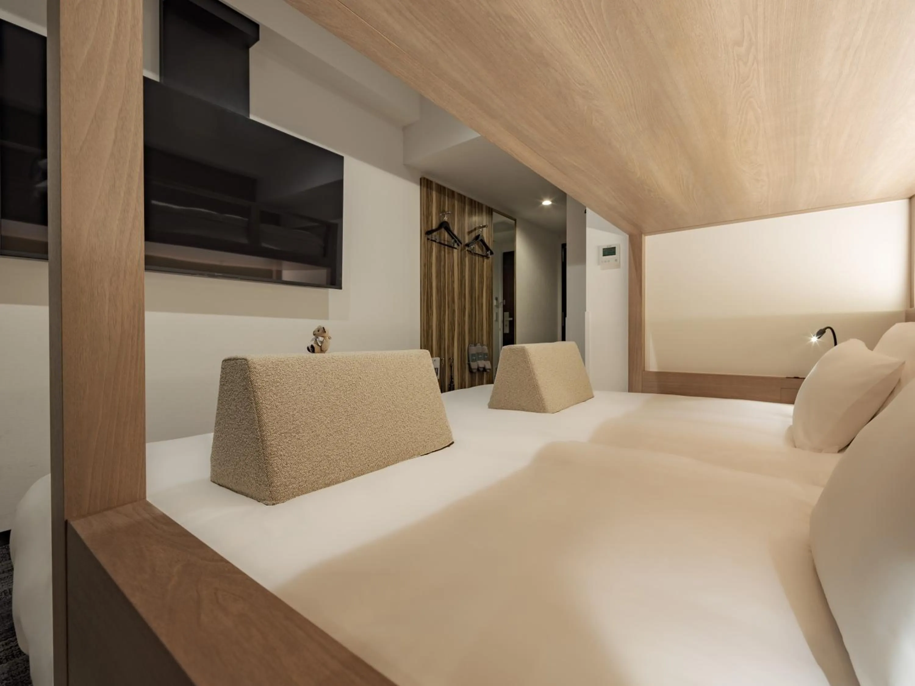 Photo of the whole room, Bed in the b asakusa