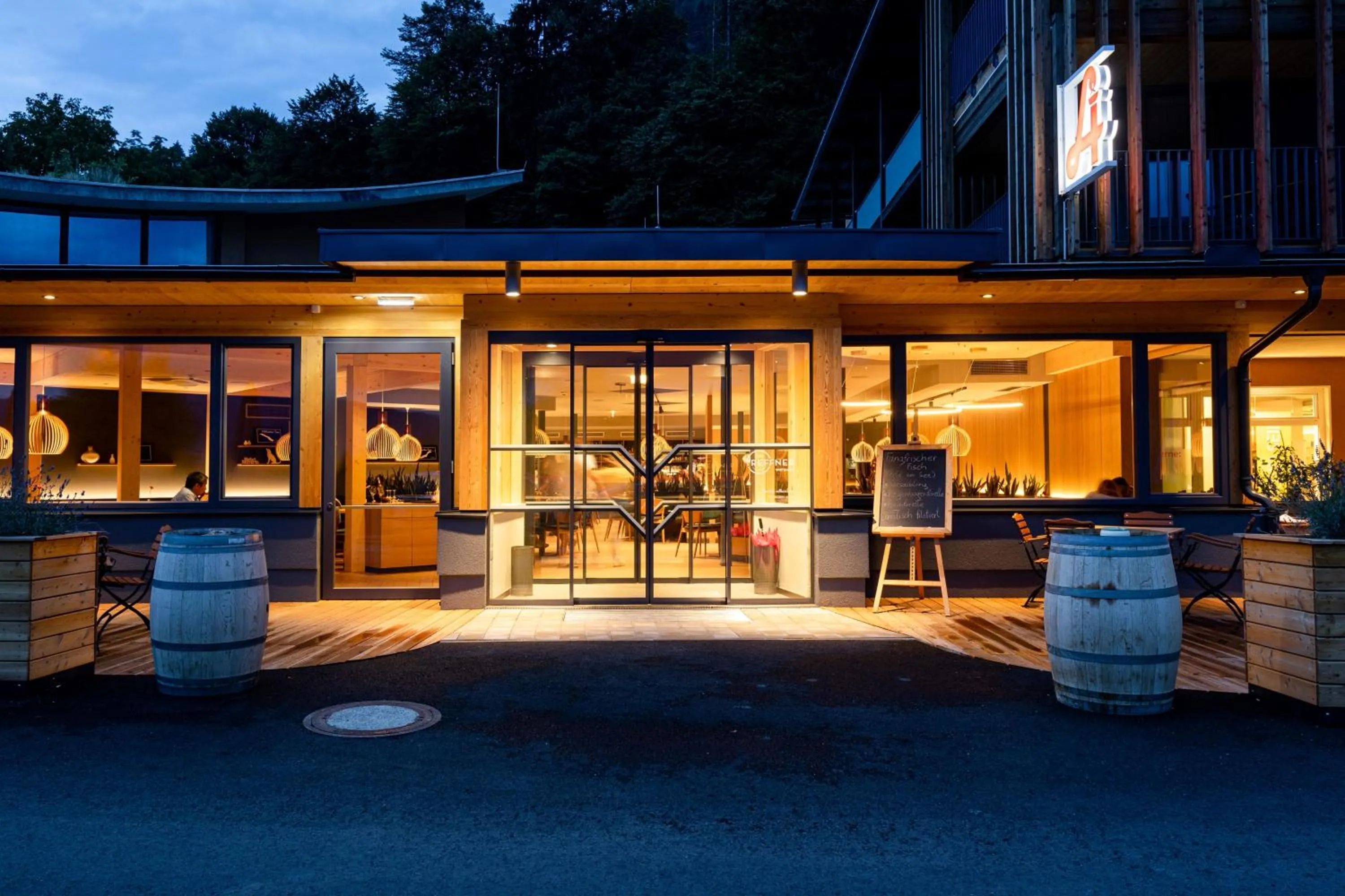 Restaurant/places to eat in eduCARE Hotel