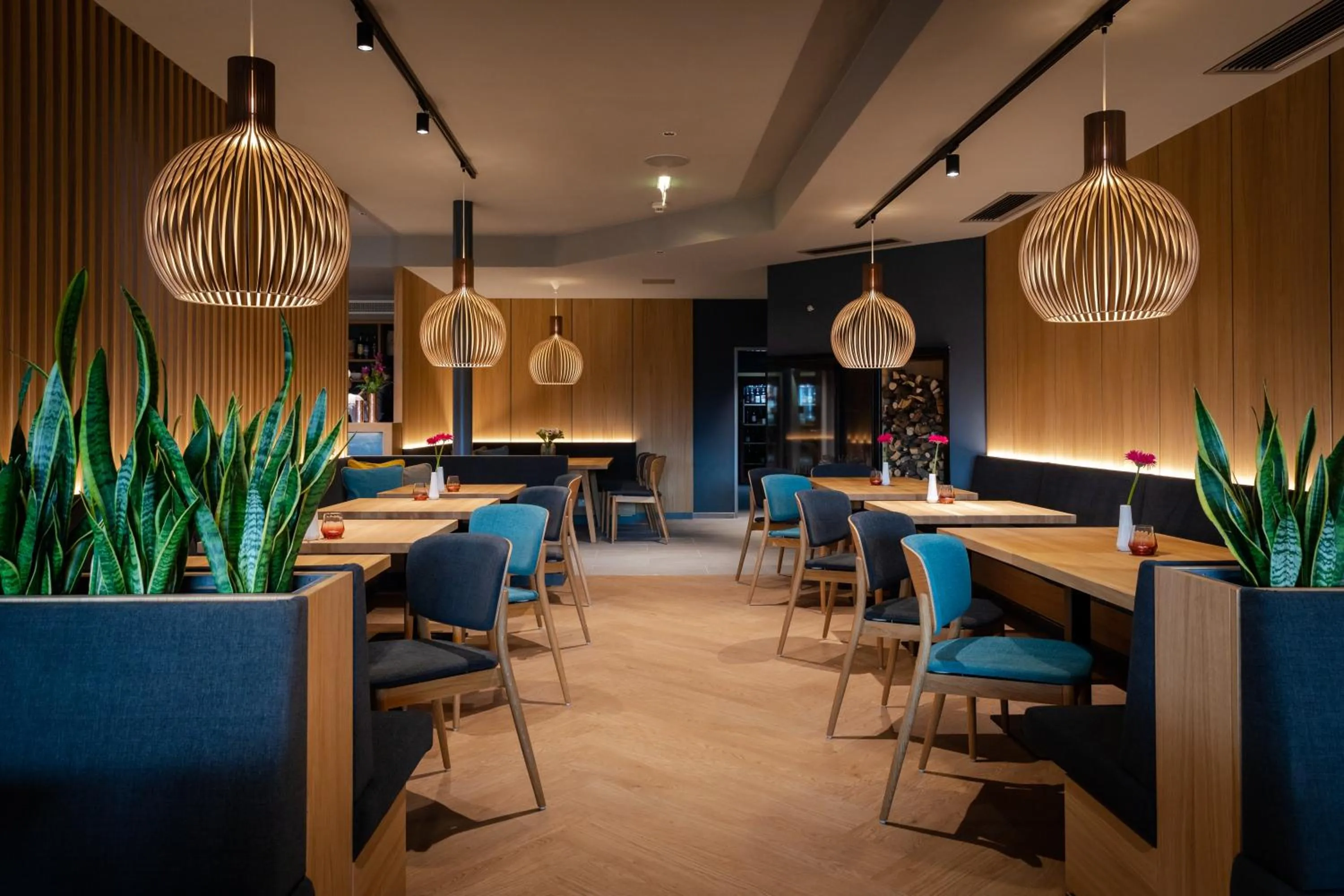 Restaurant/places to eat in eduCARE Hotel