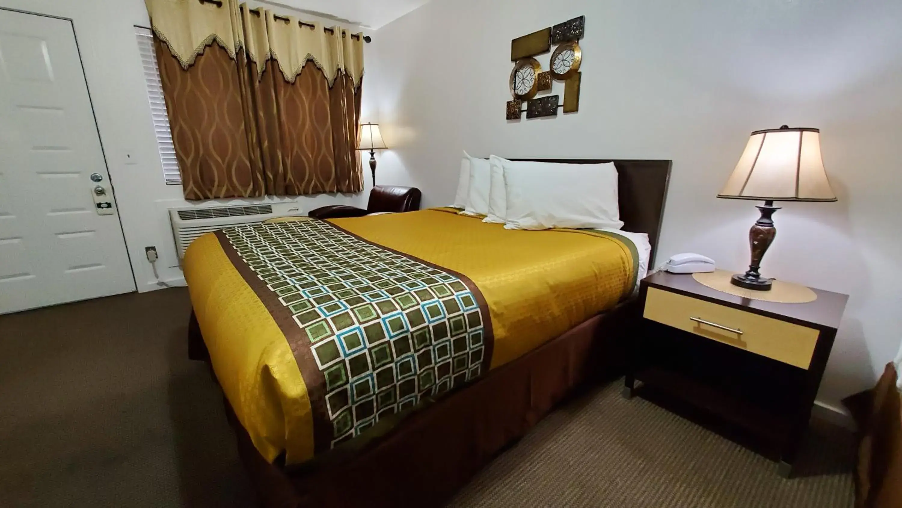 Queen Room - single occupancy in Motel West Queen Room - single occupancy in Motel West