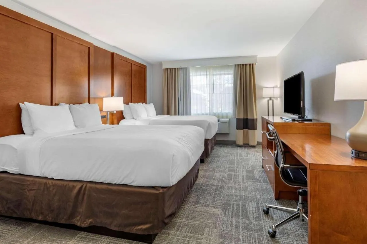 Bed in Comfort Suites Golden West on Evergreen Parkway