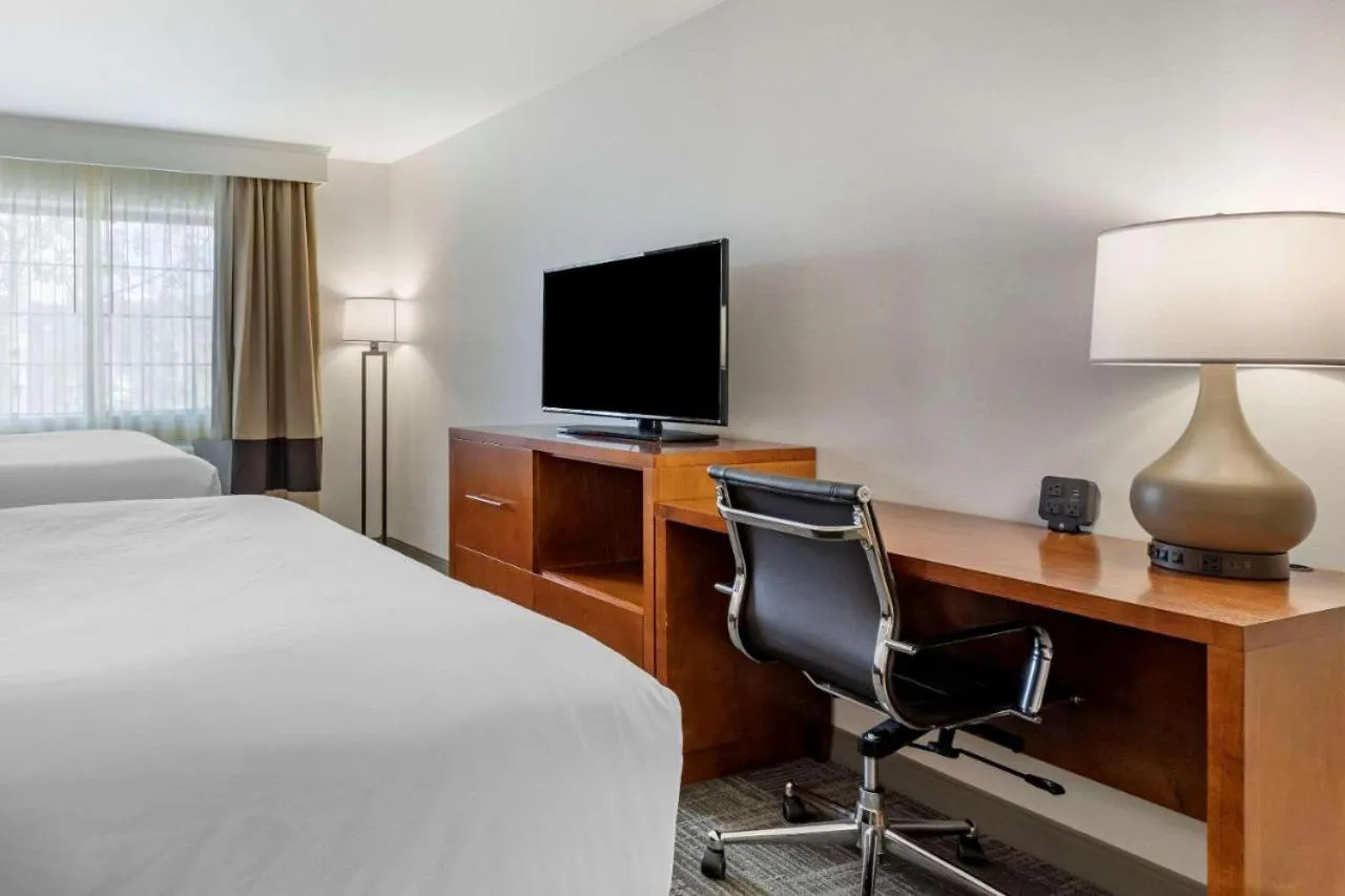 Bed in Comfort Suites Golden West on Evergreen Parkway