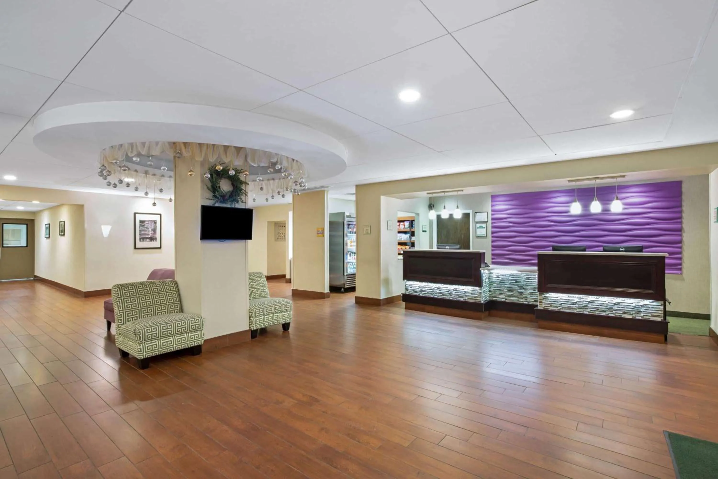 Lobby or reception in La Quinta by Wyndham Springfield