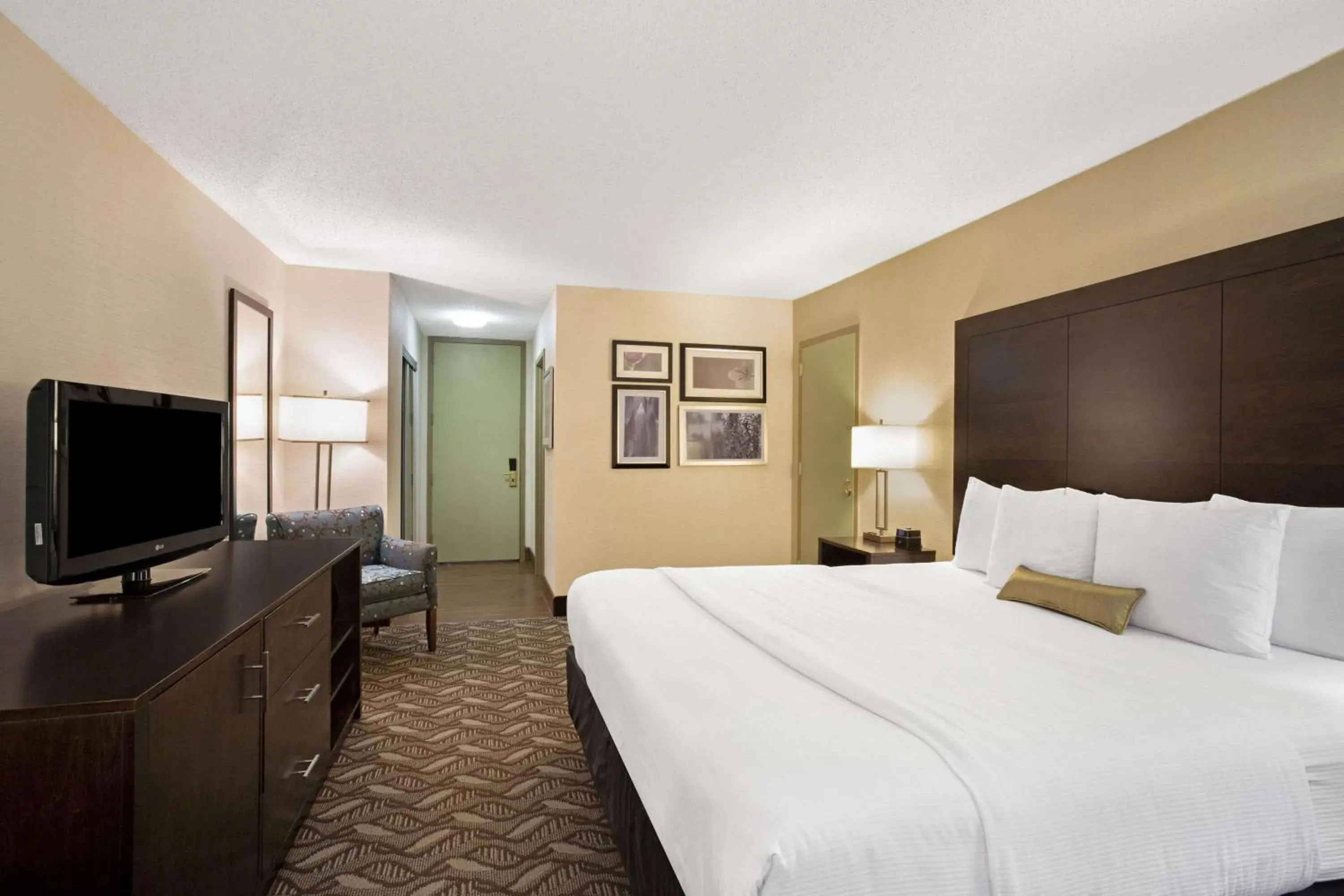 King Room in La Quinta by Wyndham Springfield King Room in La Quinta by Wyndham Springfield