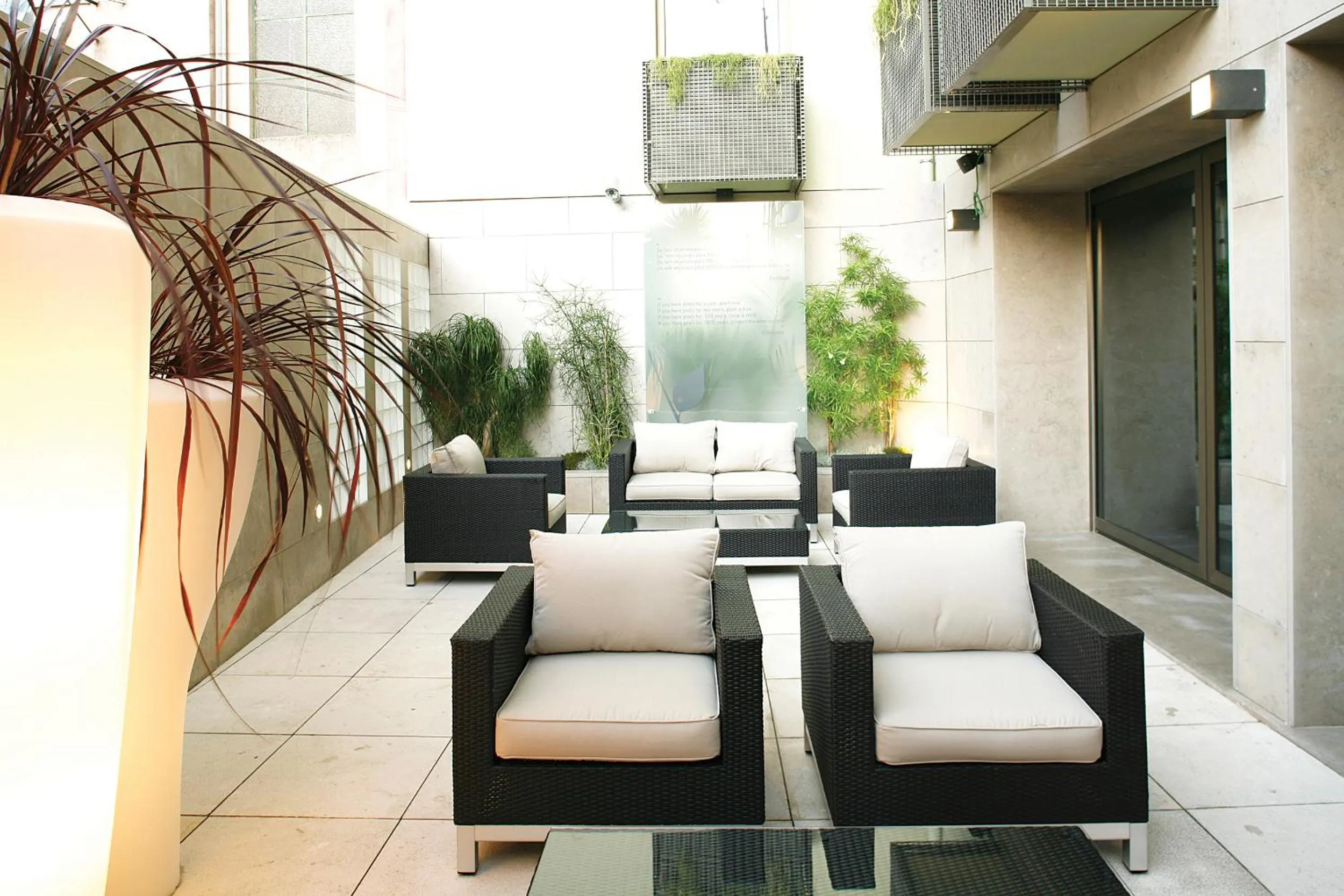 Patio in NEYA Lisboa Hotel