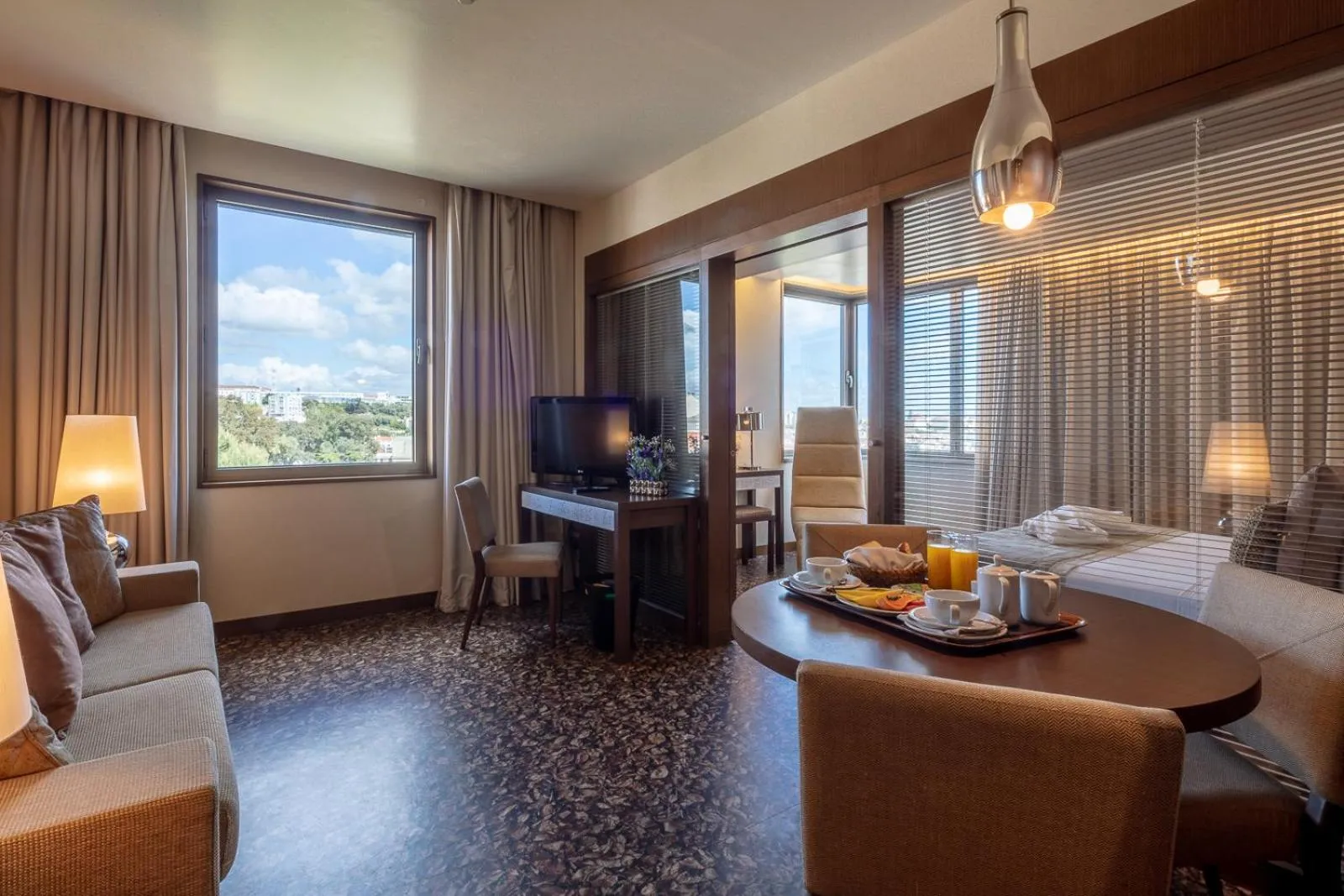 Living room, Bed in NEYA Lisboa Hotel