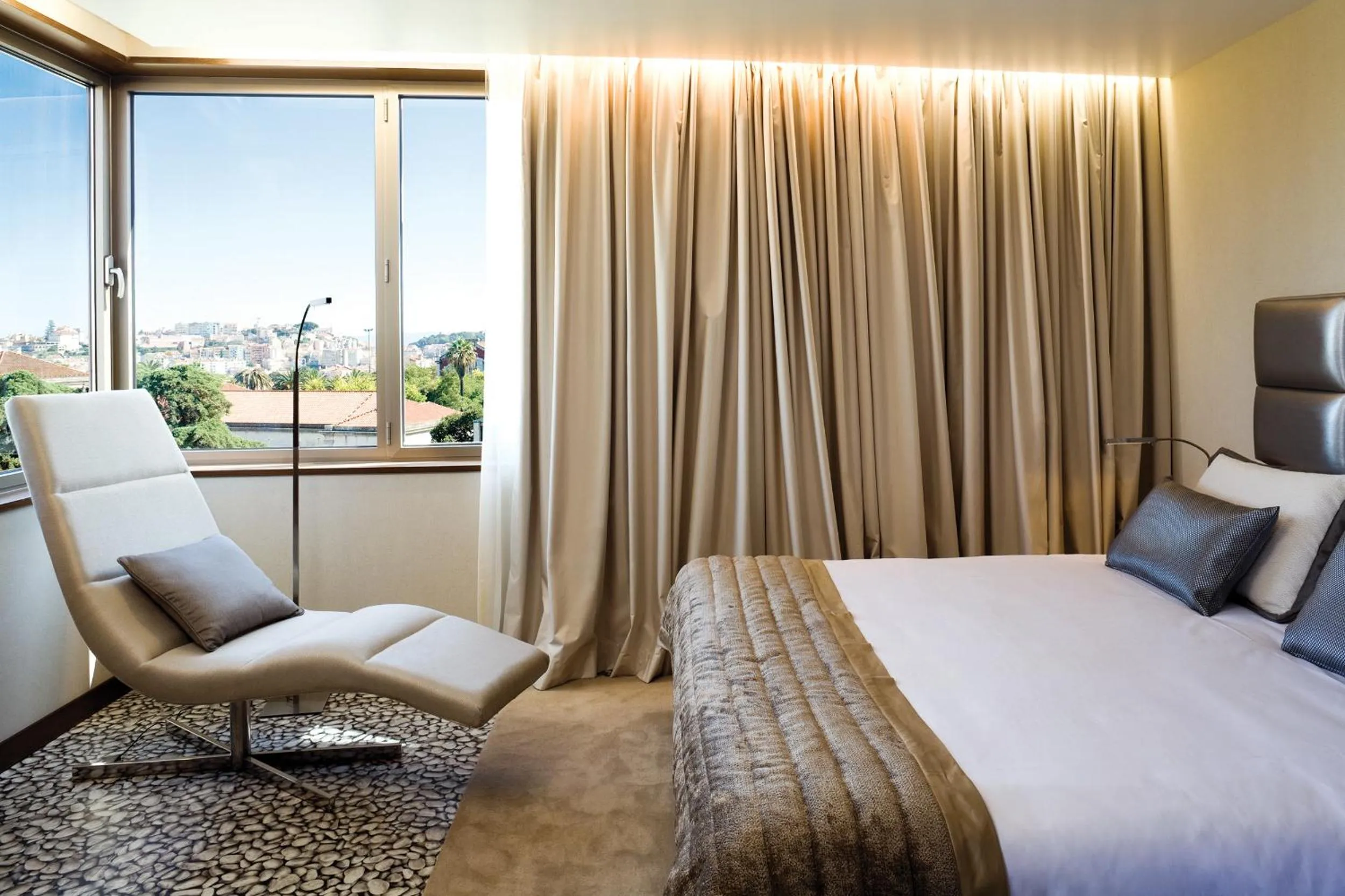 Bed in NEYA Lisboa Hotel