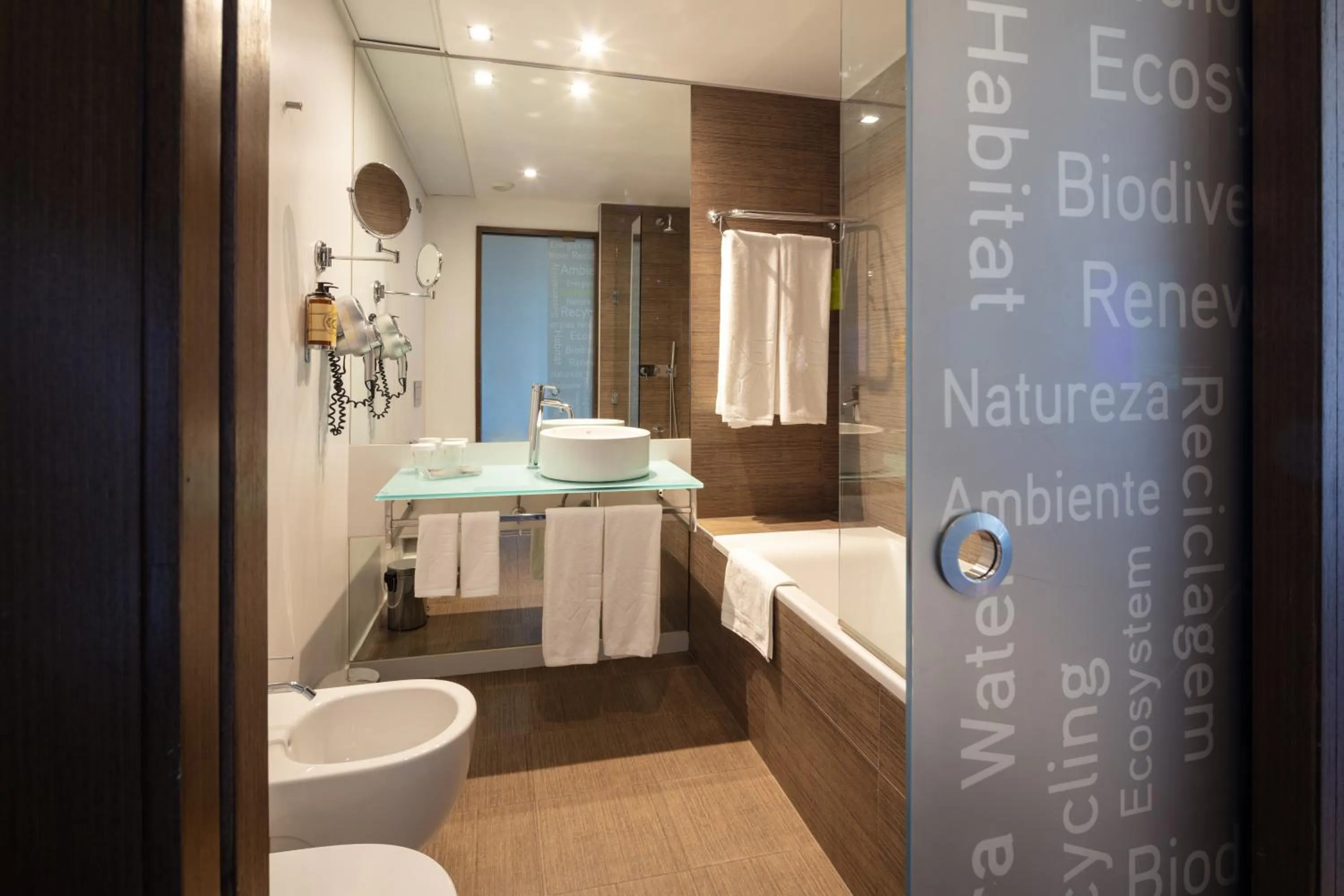 Bathroom in NEYA Lisboa Hotel