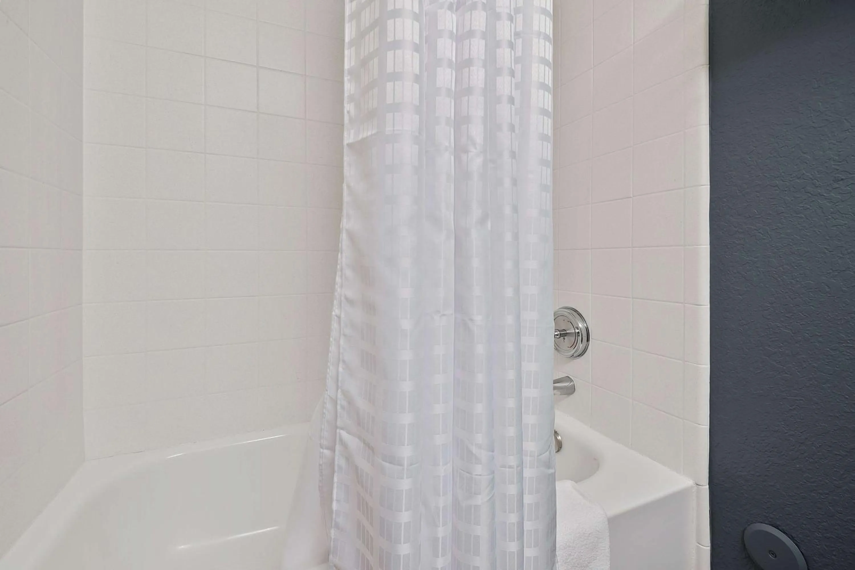 Bathroom in Extended Stay America Suites - Miami - Airport - Blue Lagoon