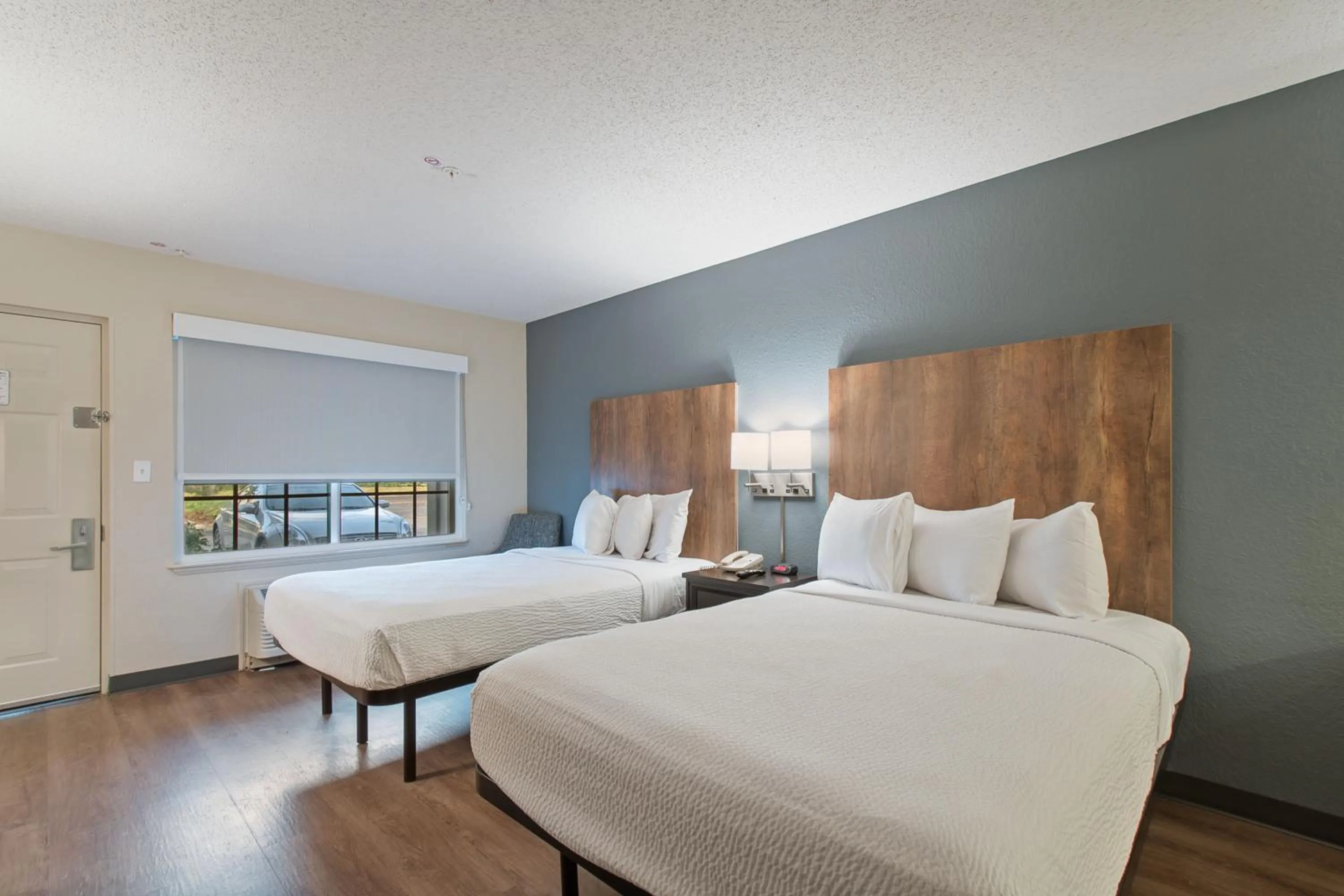 Bed in Extended Stay America Suites - Miami - Airport - Blue Lagoon