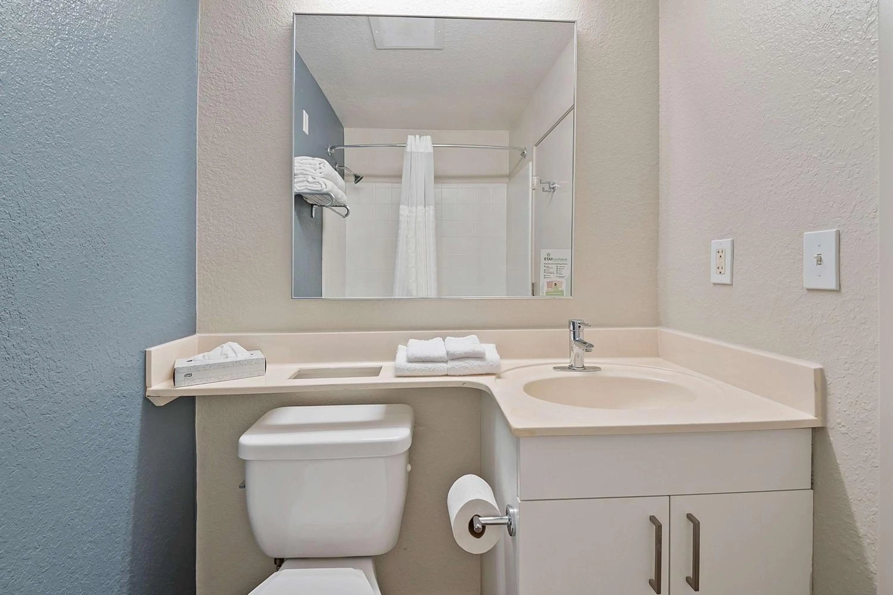 Bathroom in Extended Stay America Suites - Miami - Airport - Blue Lagoon