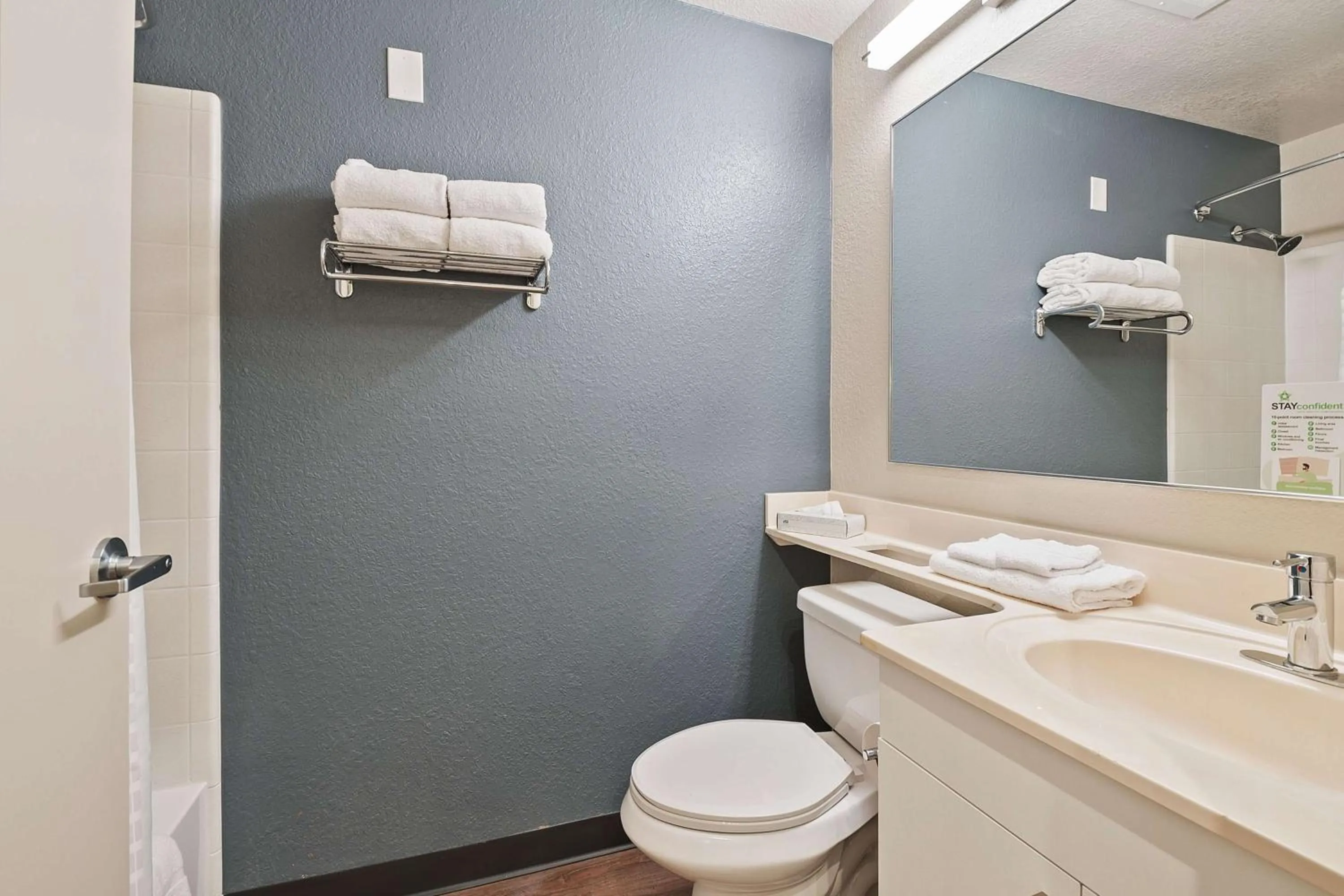 Bathroom in Extended Stay America Suites - Miami - Airport - Blue Lagoon