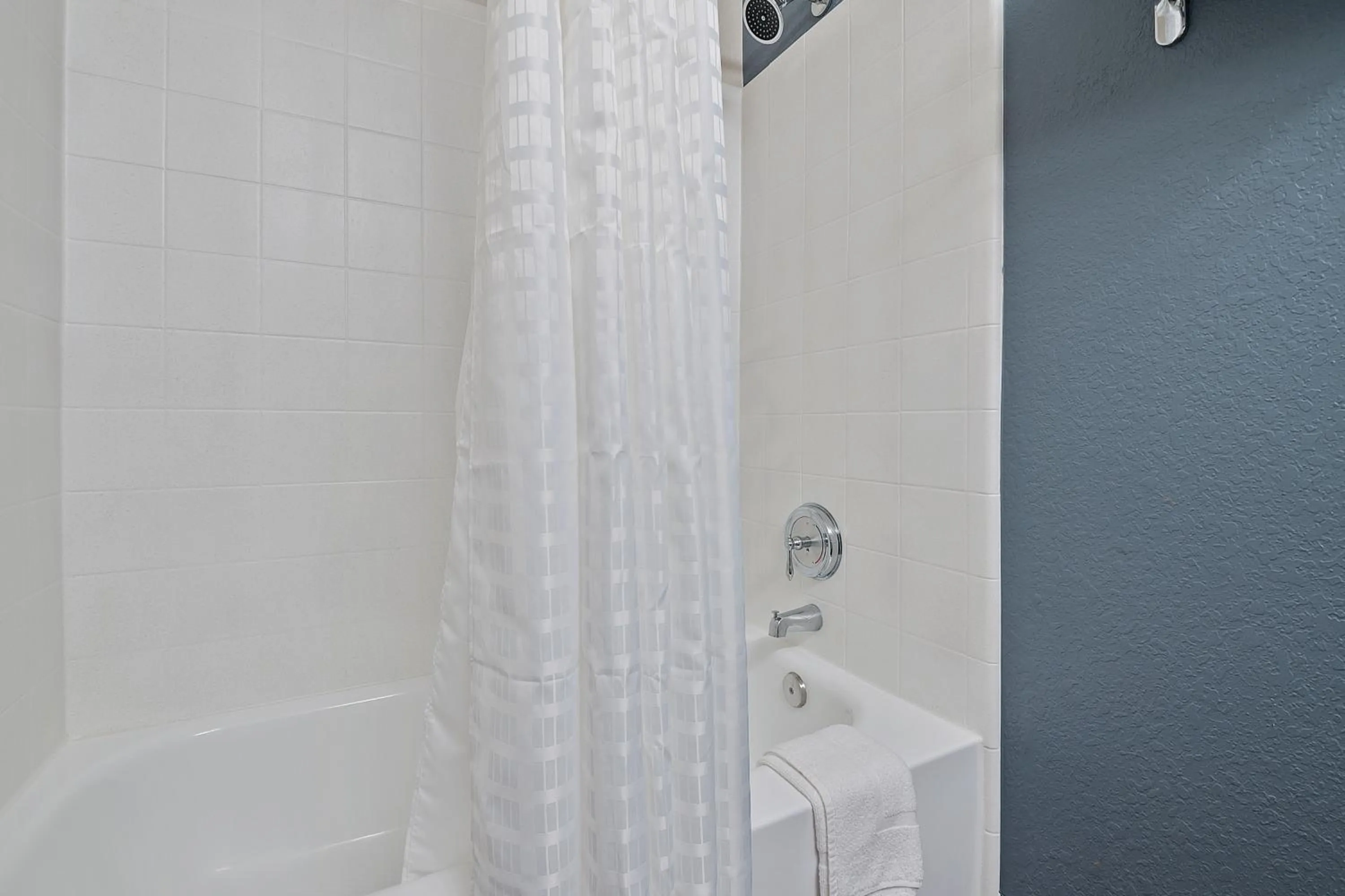 Bathroom in Extended Stay America Suites - Miami - Airport - Blue Lagoon