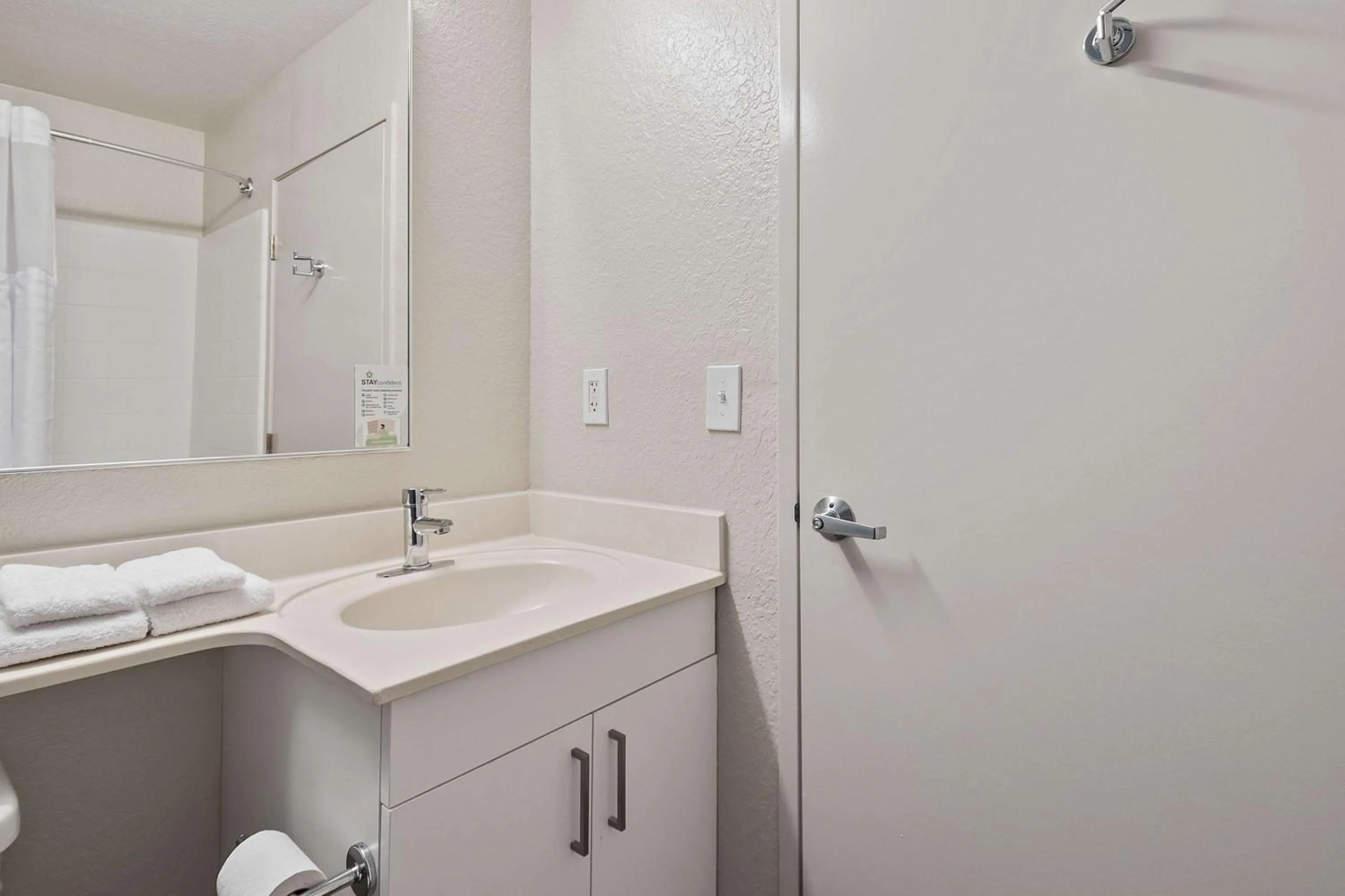 Bathroom in Extended Stay America Suites - Miami - Airport - Blue Lagoon