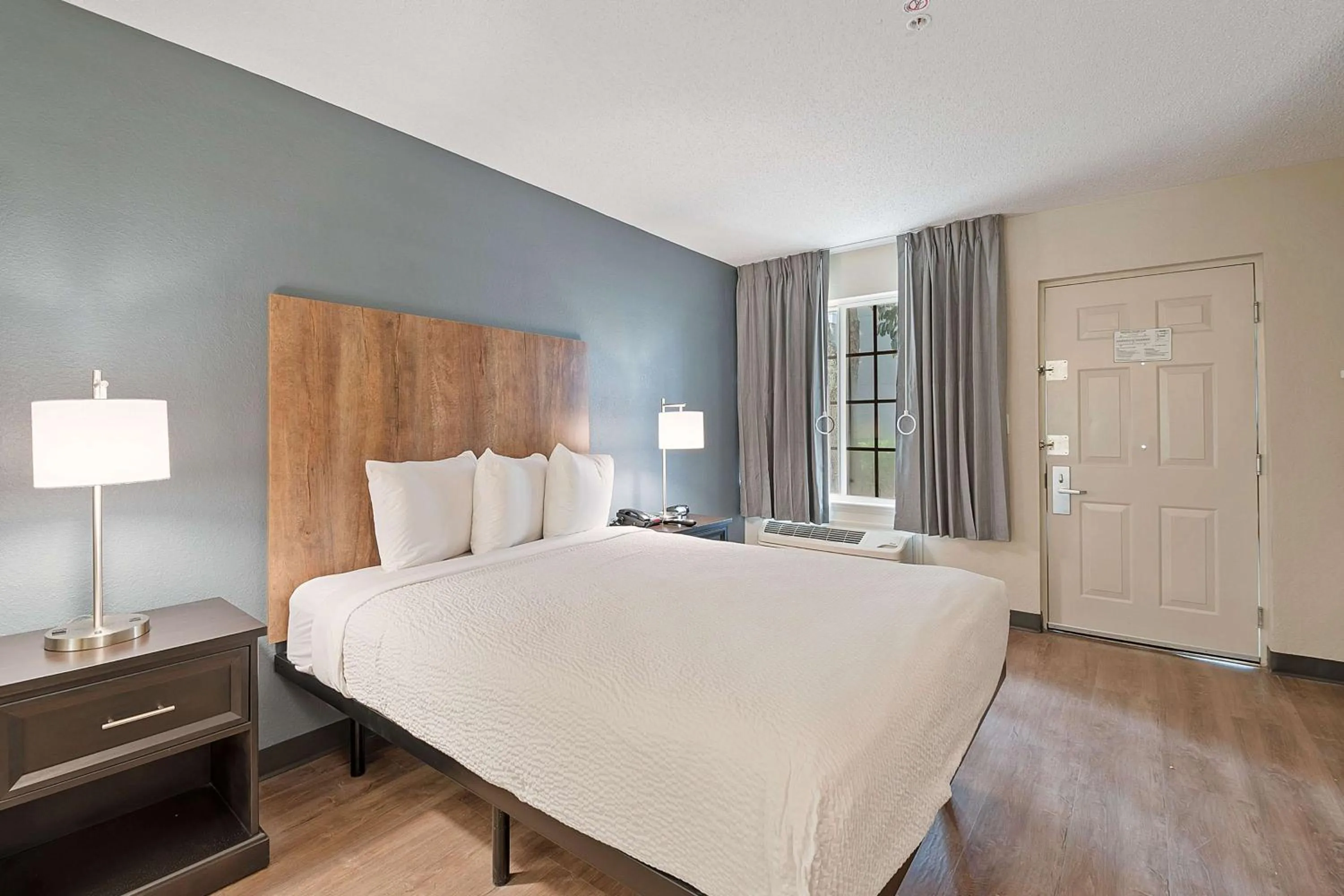 Bedroom, Bed in Extended Stay America Suites - Miami - Airport - Blue Lagoon