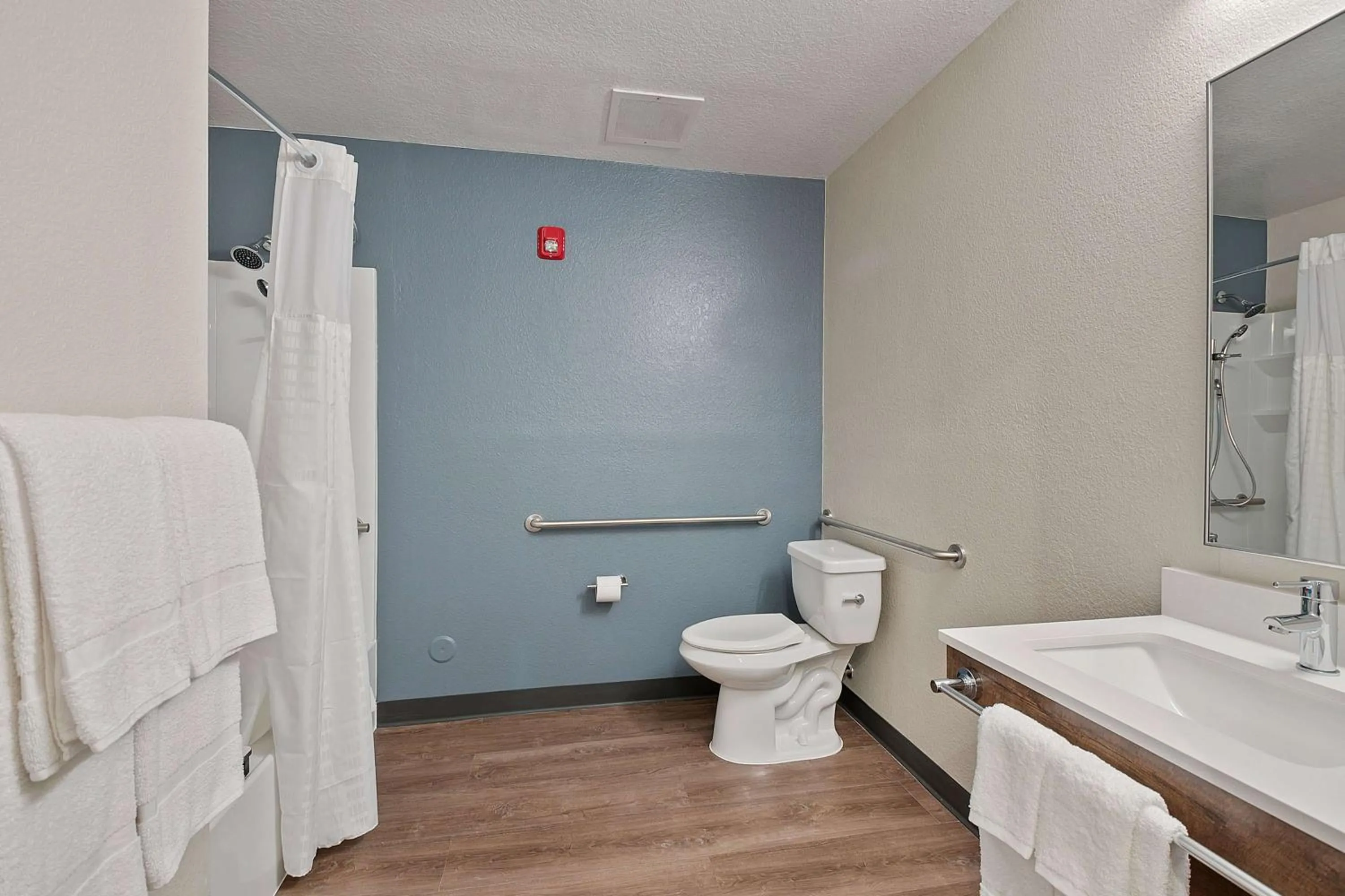 Bathroom in Extended Stay America Suites - Miami - Airport - Blue Lagoon