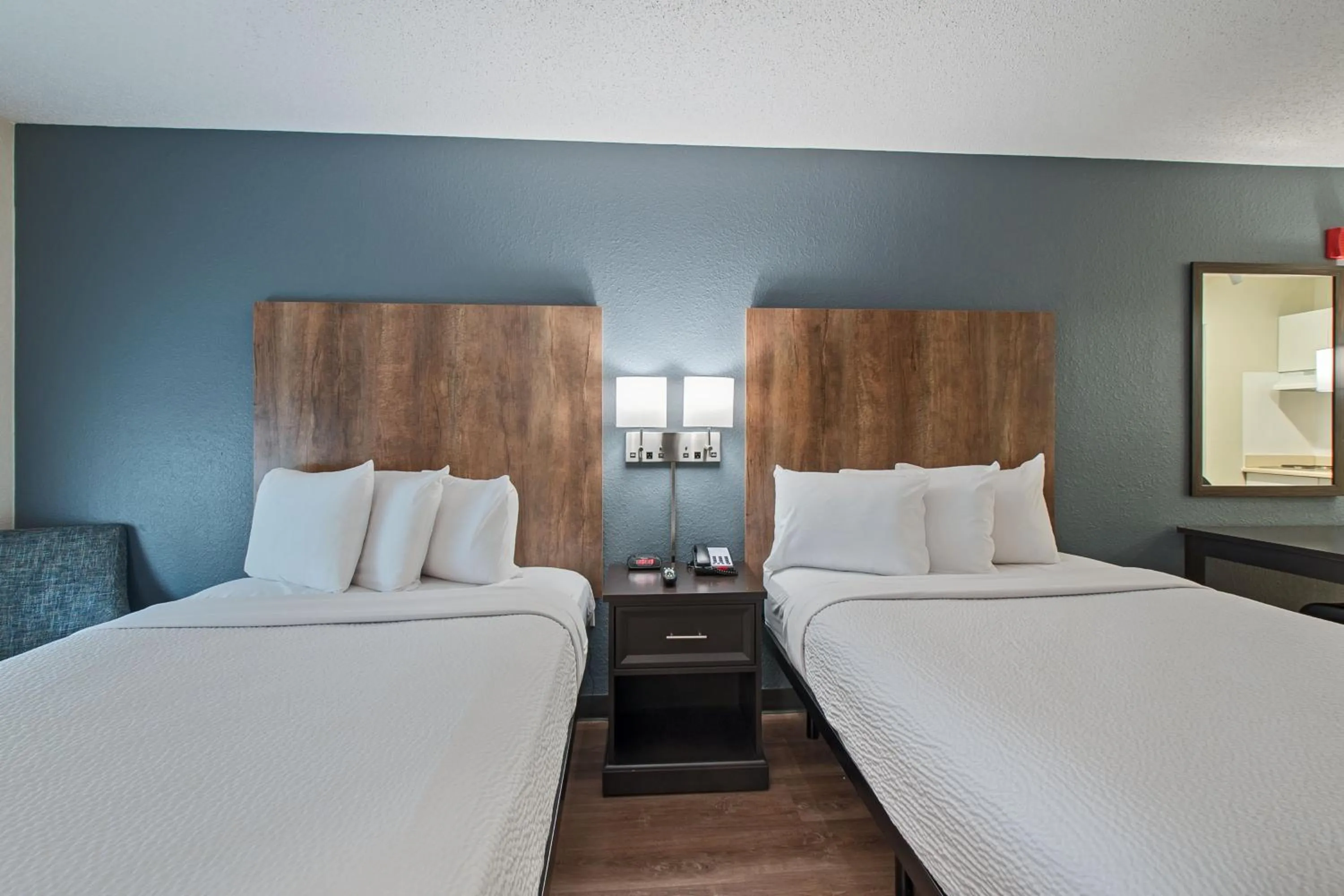 Bed in Extended Stay America Suites - Miami - Airport - Blue Lagoon