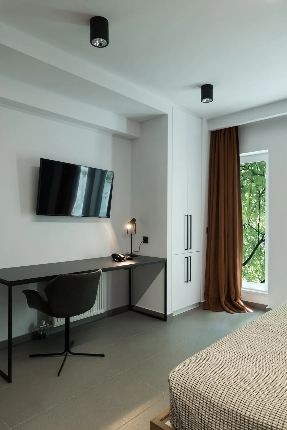 TV and multimedia, Bed in Sir Athens