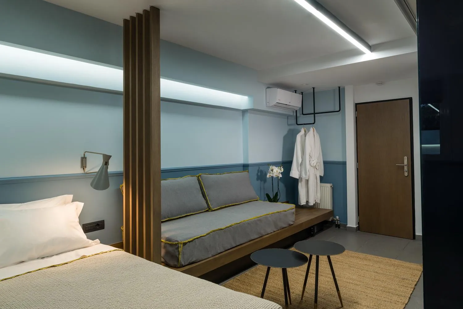 Photo of the whole room, Bed in Sir Athens