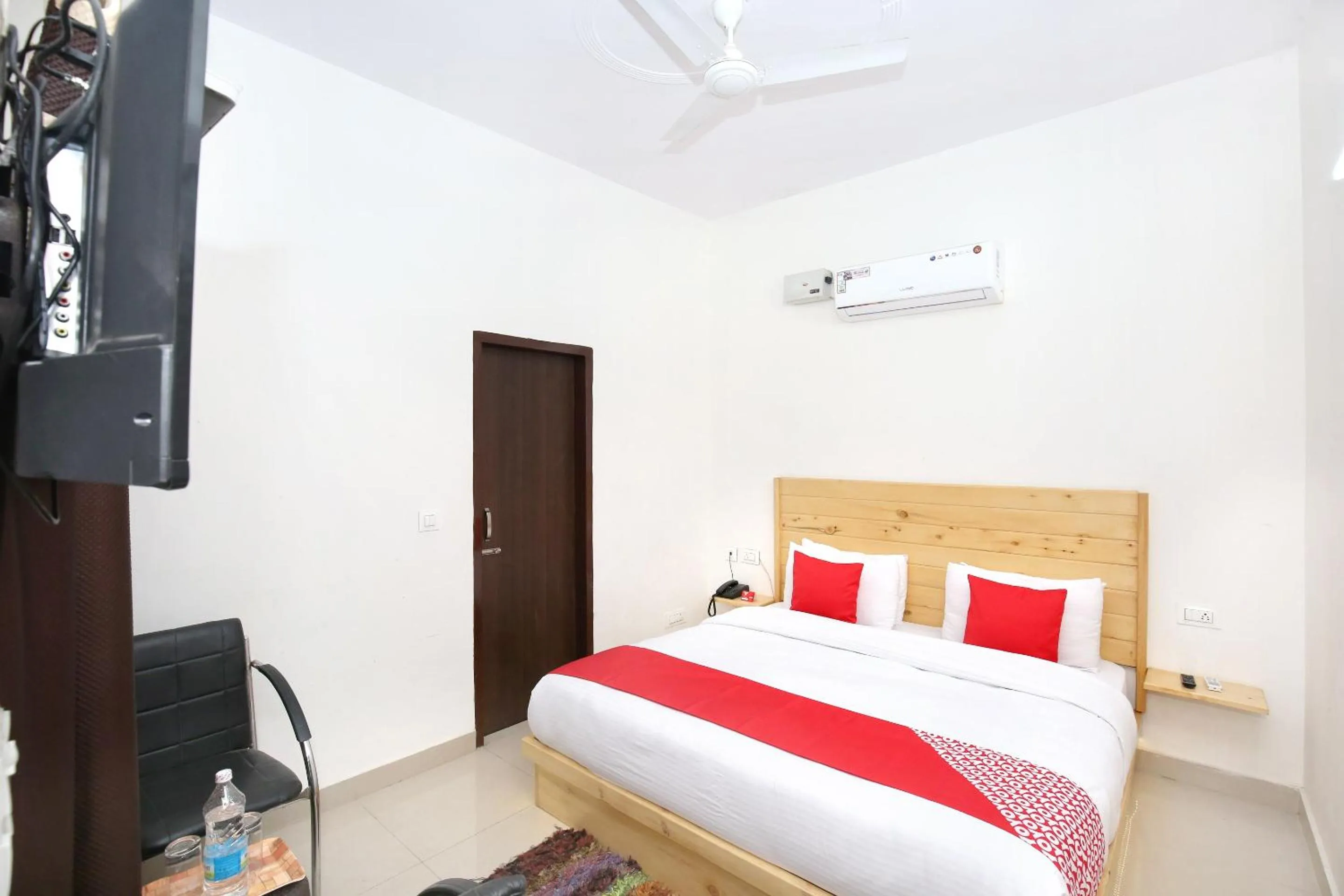 Bedroom, Bed in Hotel O Chandigarh