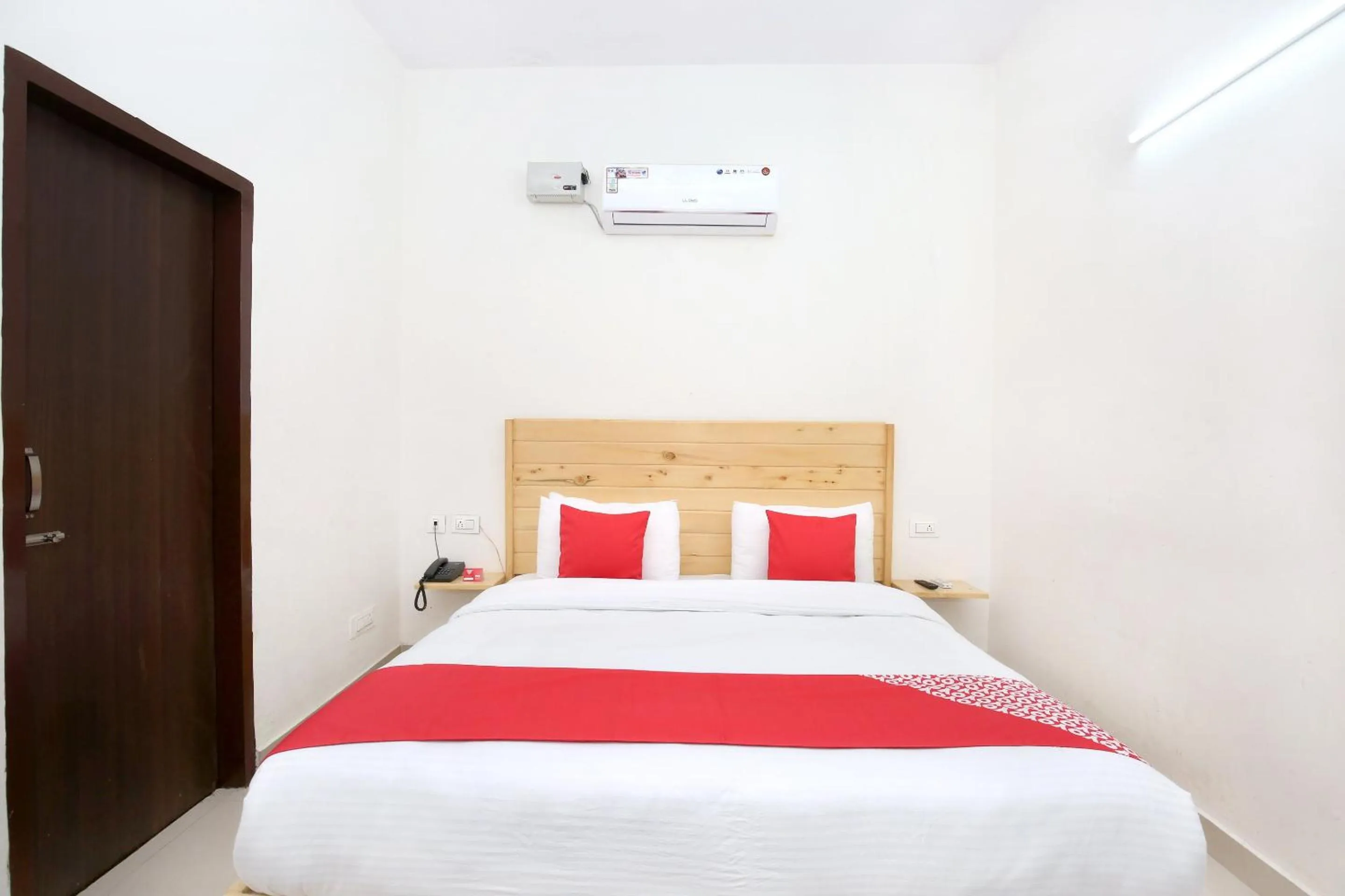 Bedroom, Bed in Hotel O Chandigarh