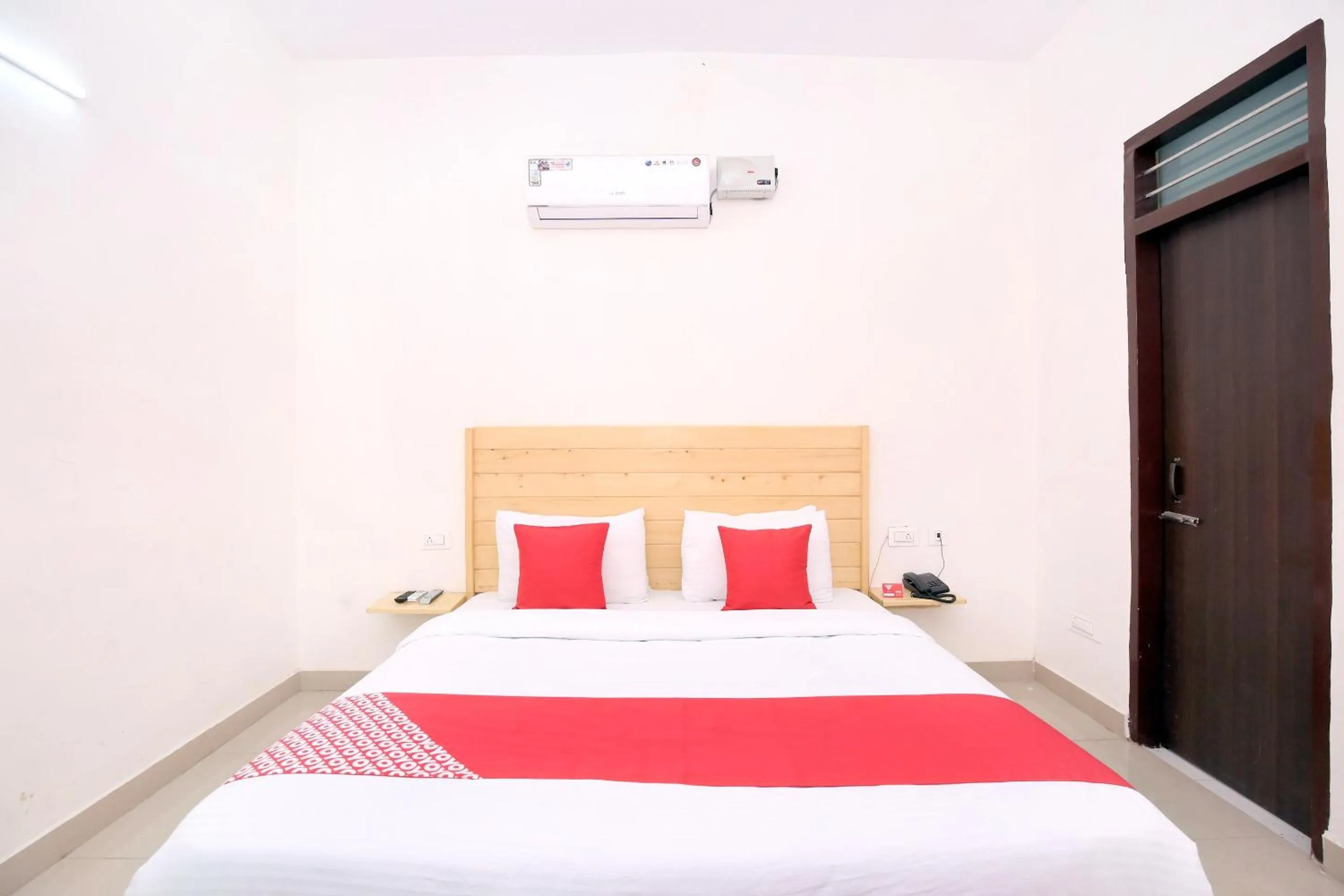 Bedroom, Bed in Hotel O Chandigarh