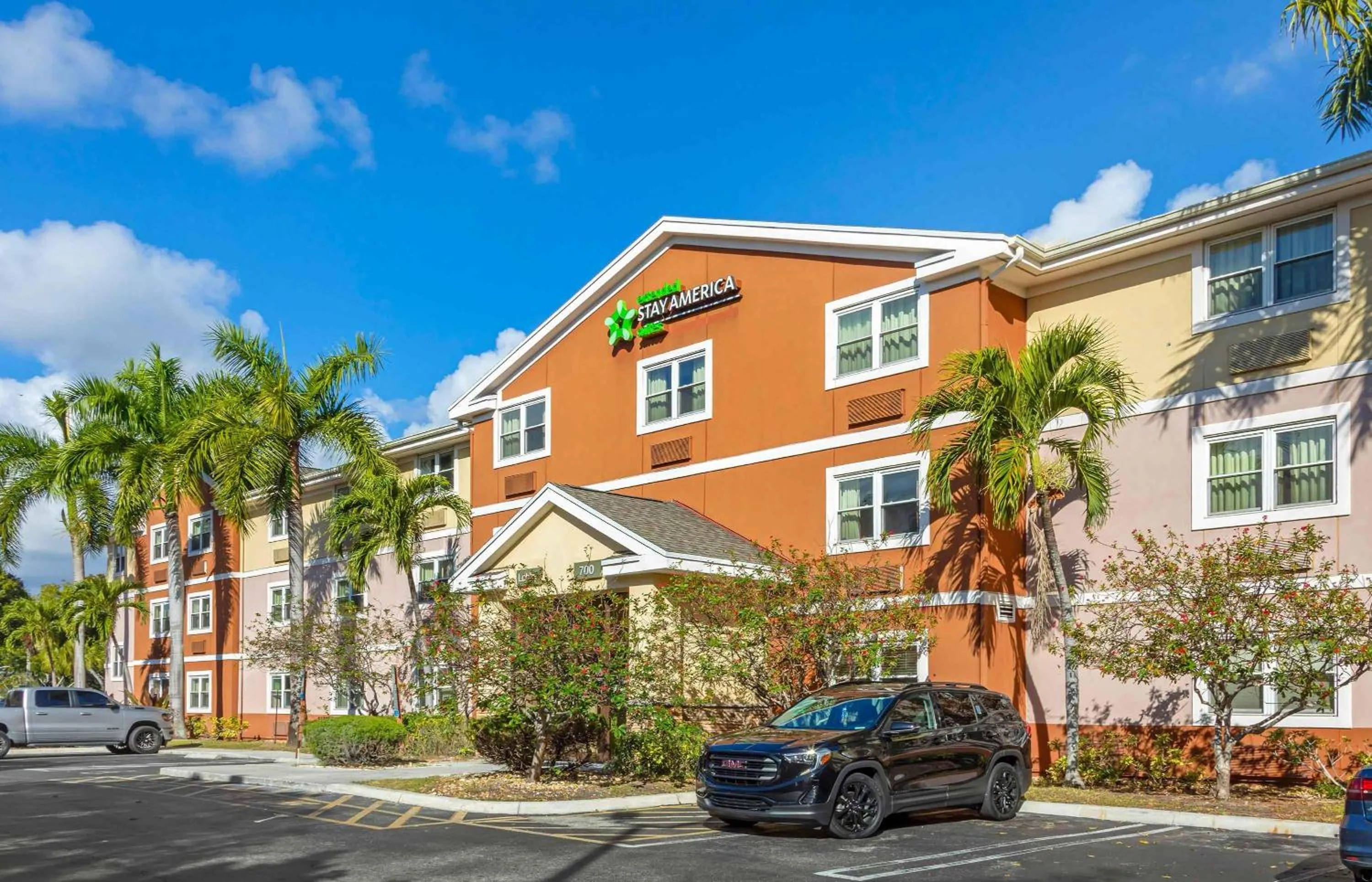 Property building in Extended Stay America Suites - West Palm Beach - Northpoint Corporate Park