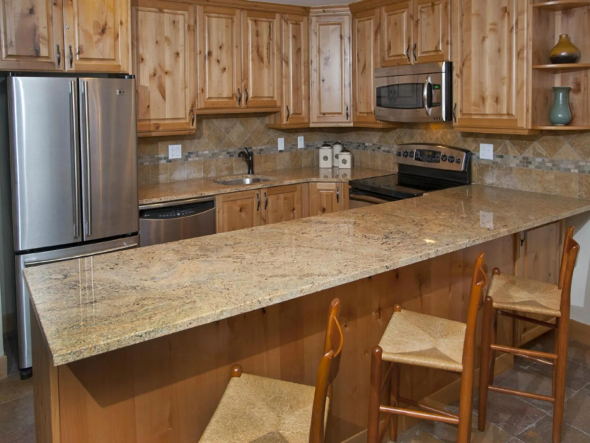 Kitchen or kitchenette in Vail Racquet Club Mountain Resort