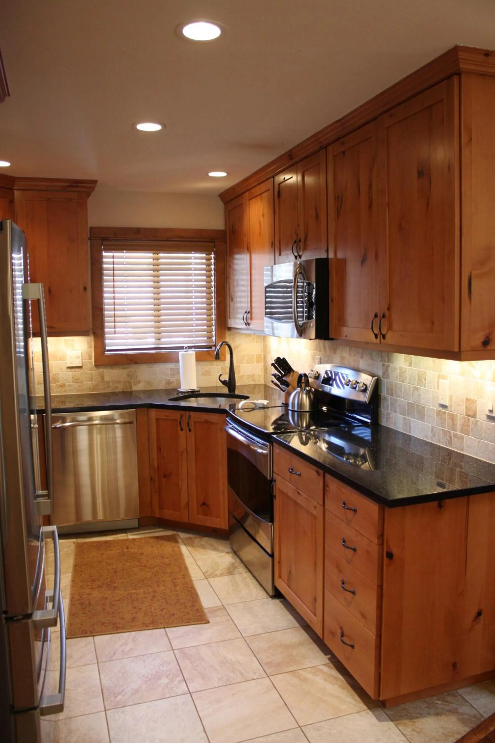 Kitchen or kitchenette in Vail Racquet Club Mountain Resort