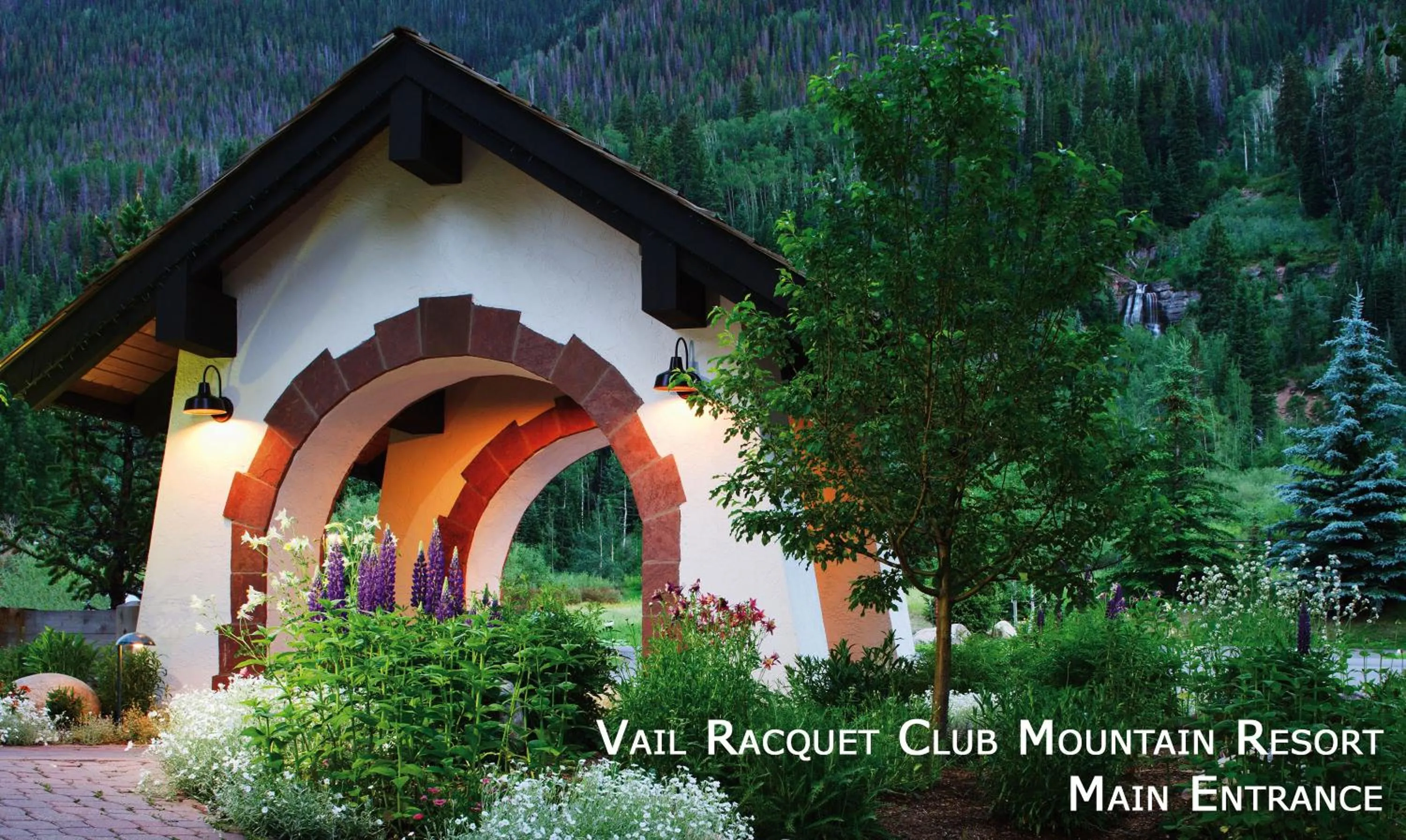Facade/entrance in Vail Racquet Club Mountain Resort