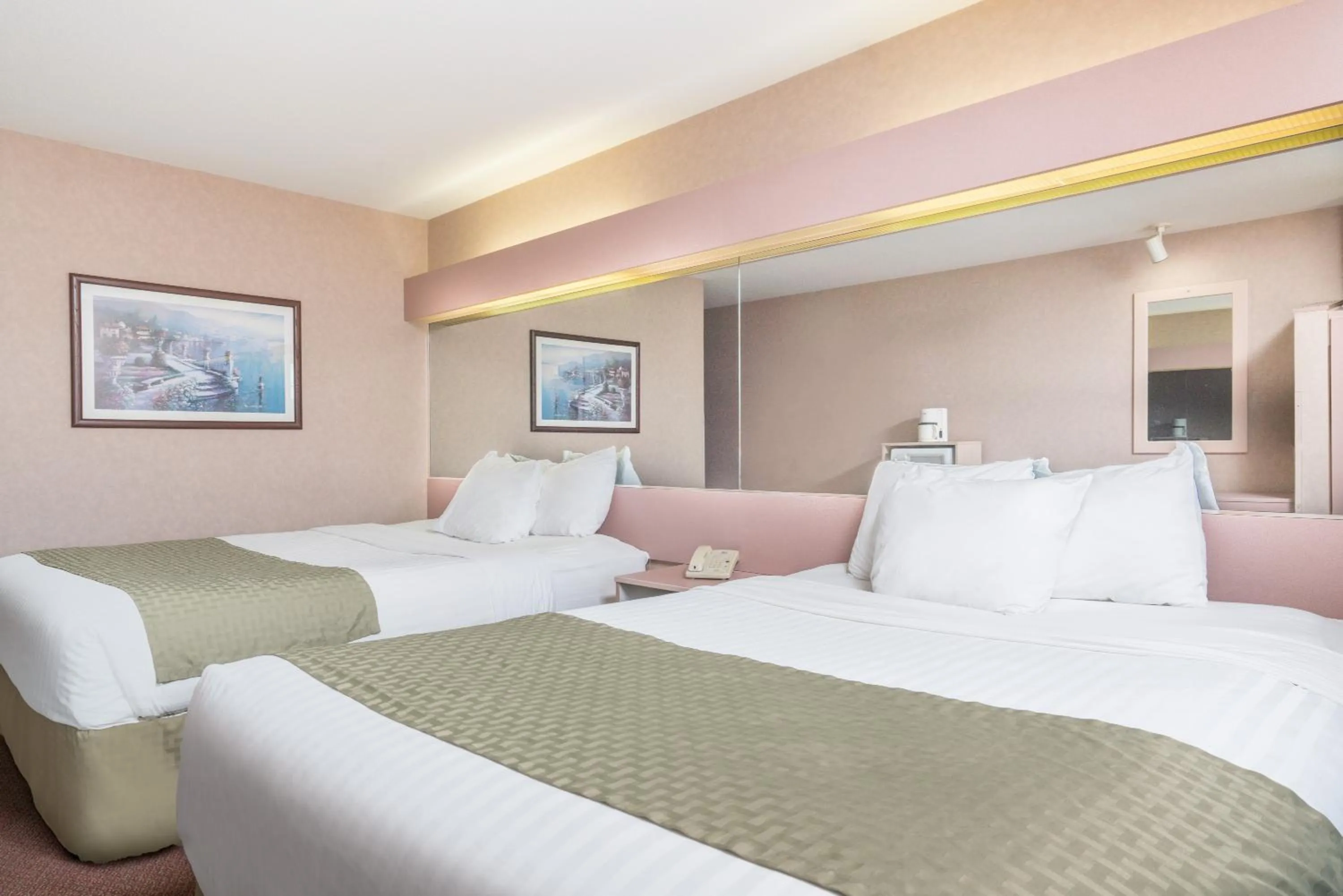 Bed in Microtel Inn La Crosse Onalaska Area