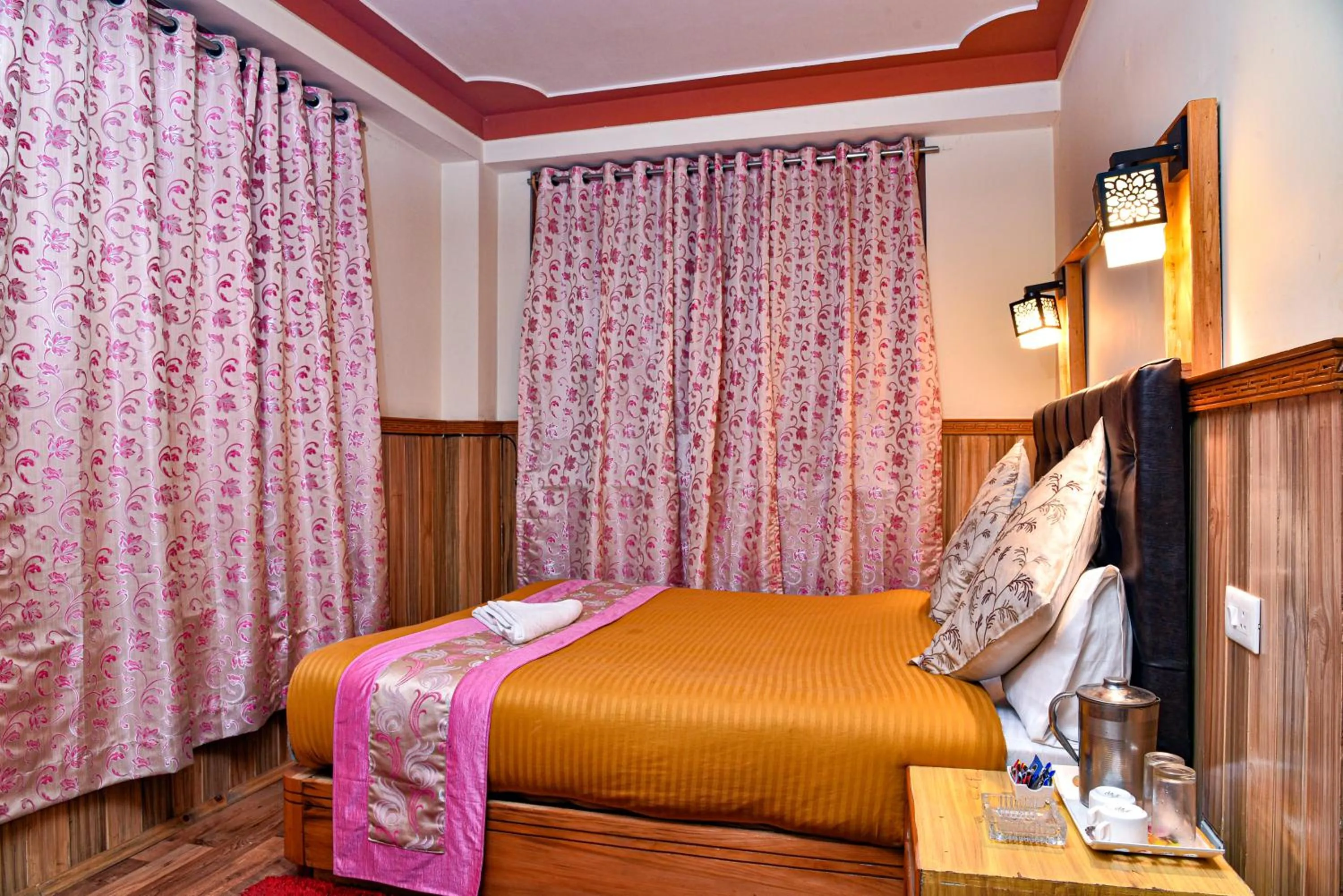 Bedroom, Bed in Rufina Blue Pine