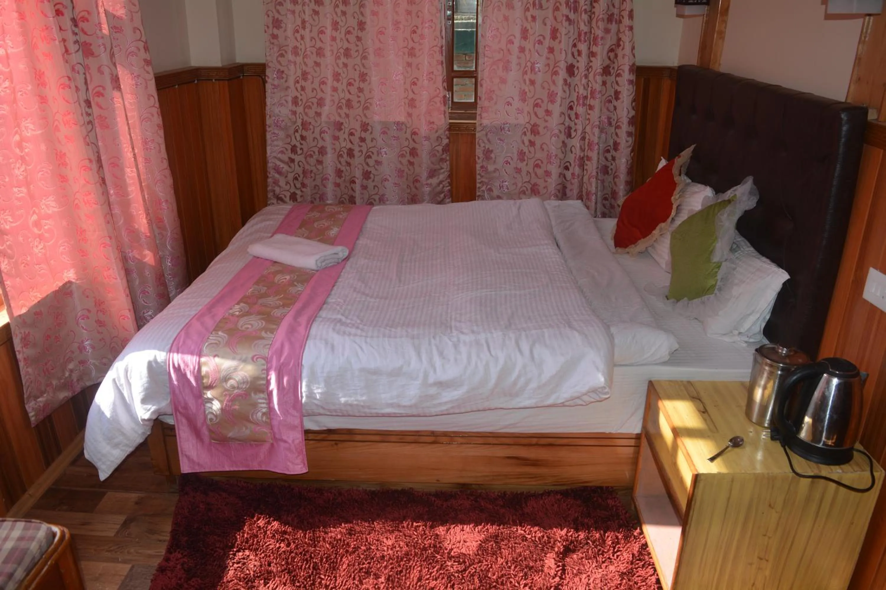 Bedroom, Bed in Rufina Blue Pine