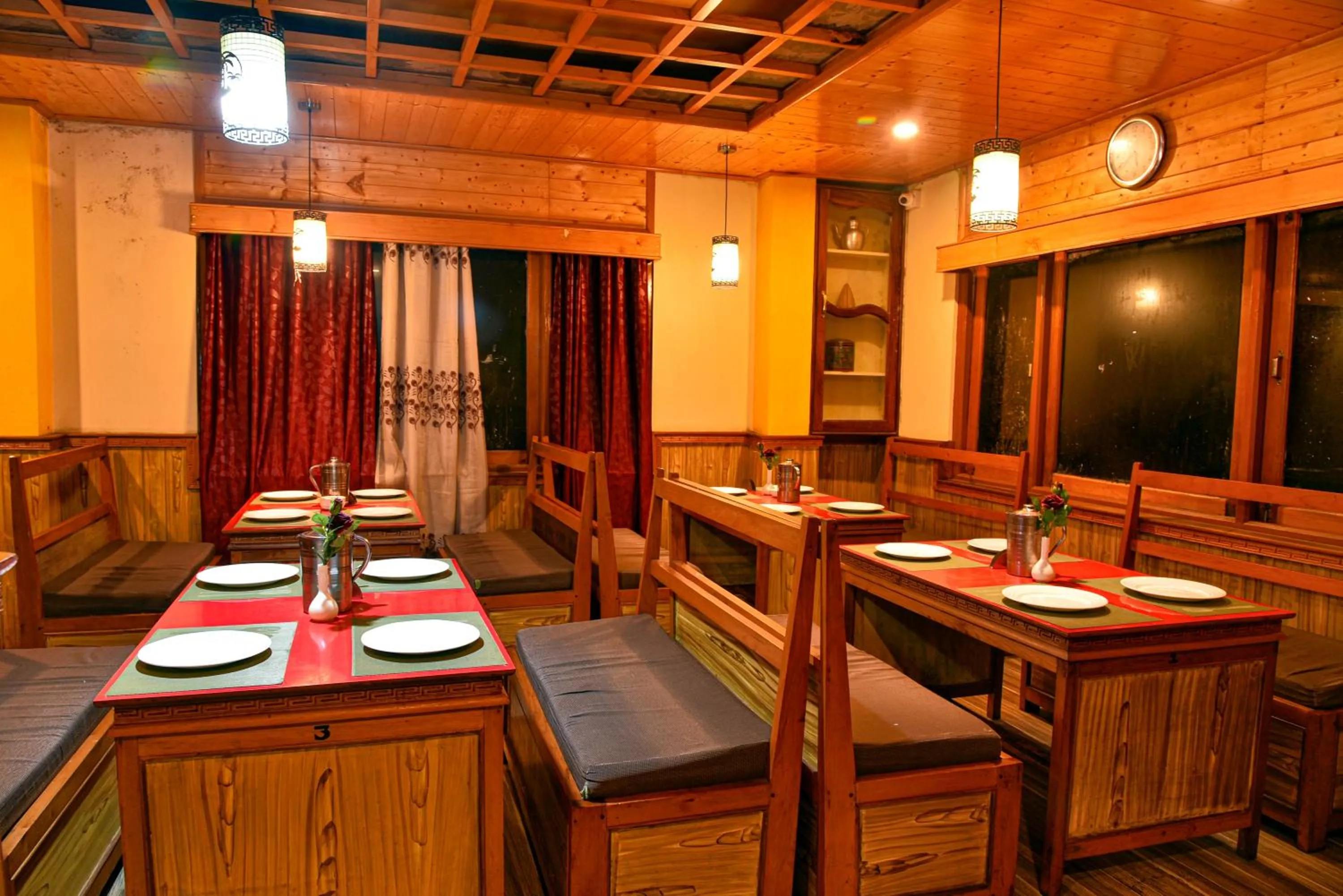 Restaurant/places to eat in Rufina Blue Pine