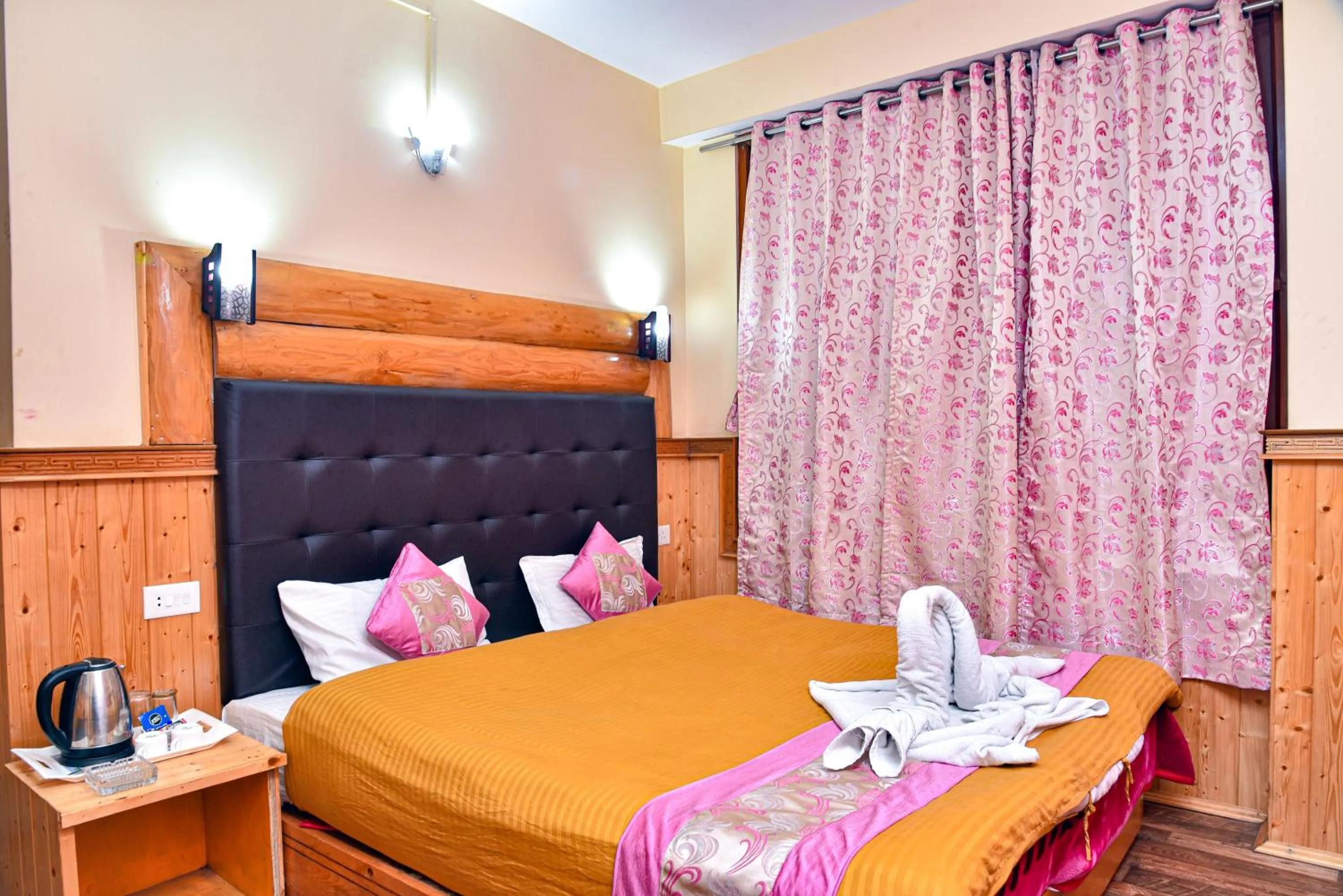 Bedroom, Bed in Rufina Blue Pine