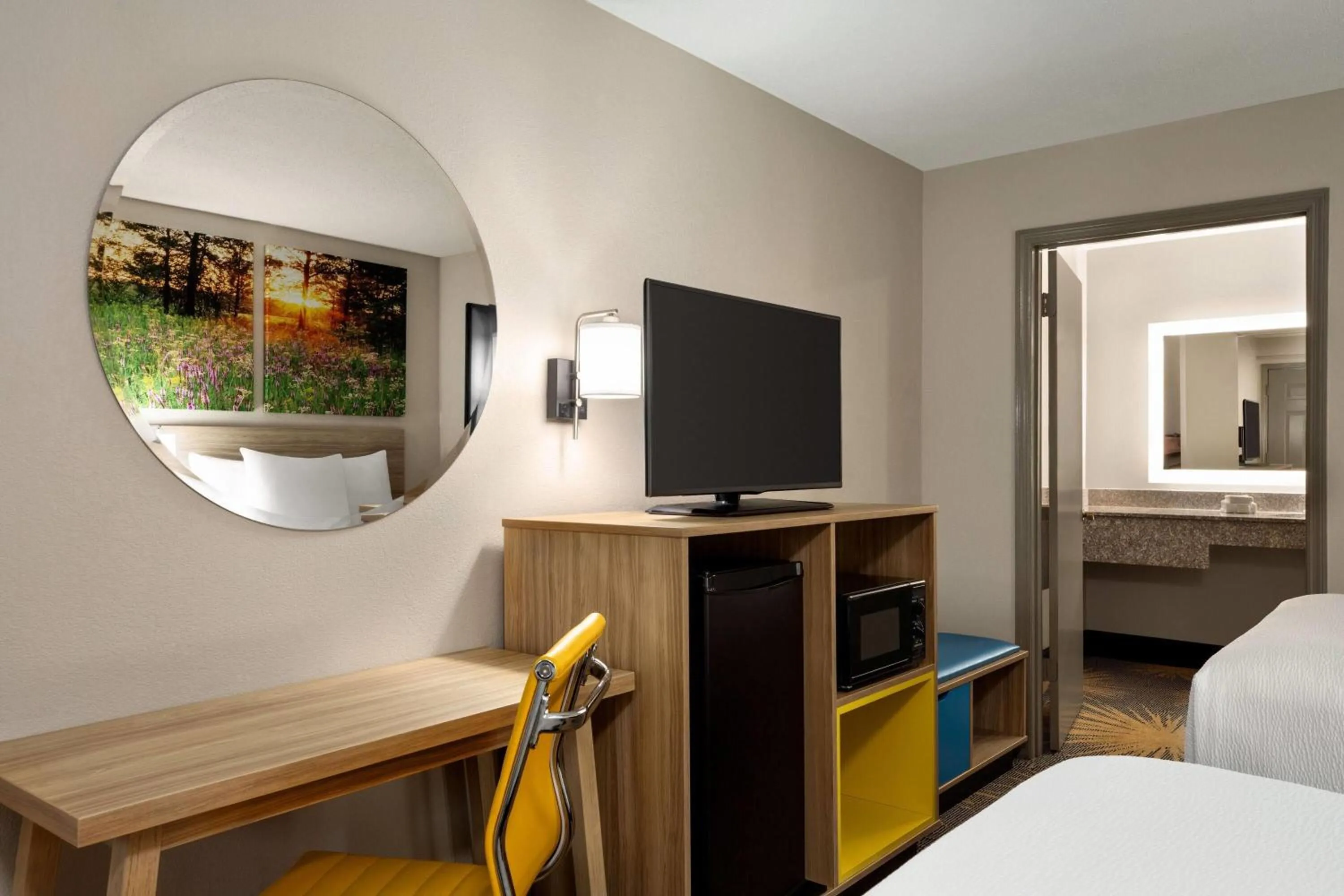 Photo of the whole room, Bed in Days Inn by Wyndham Cartersville