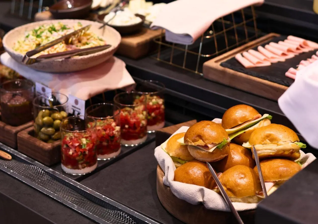 Breakfast in Oniros Residences