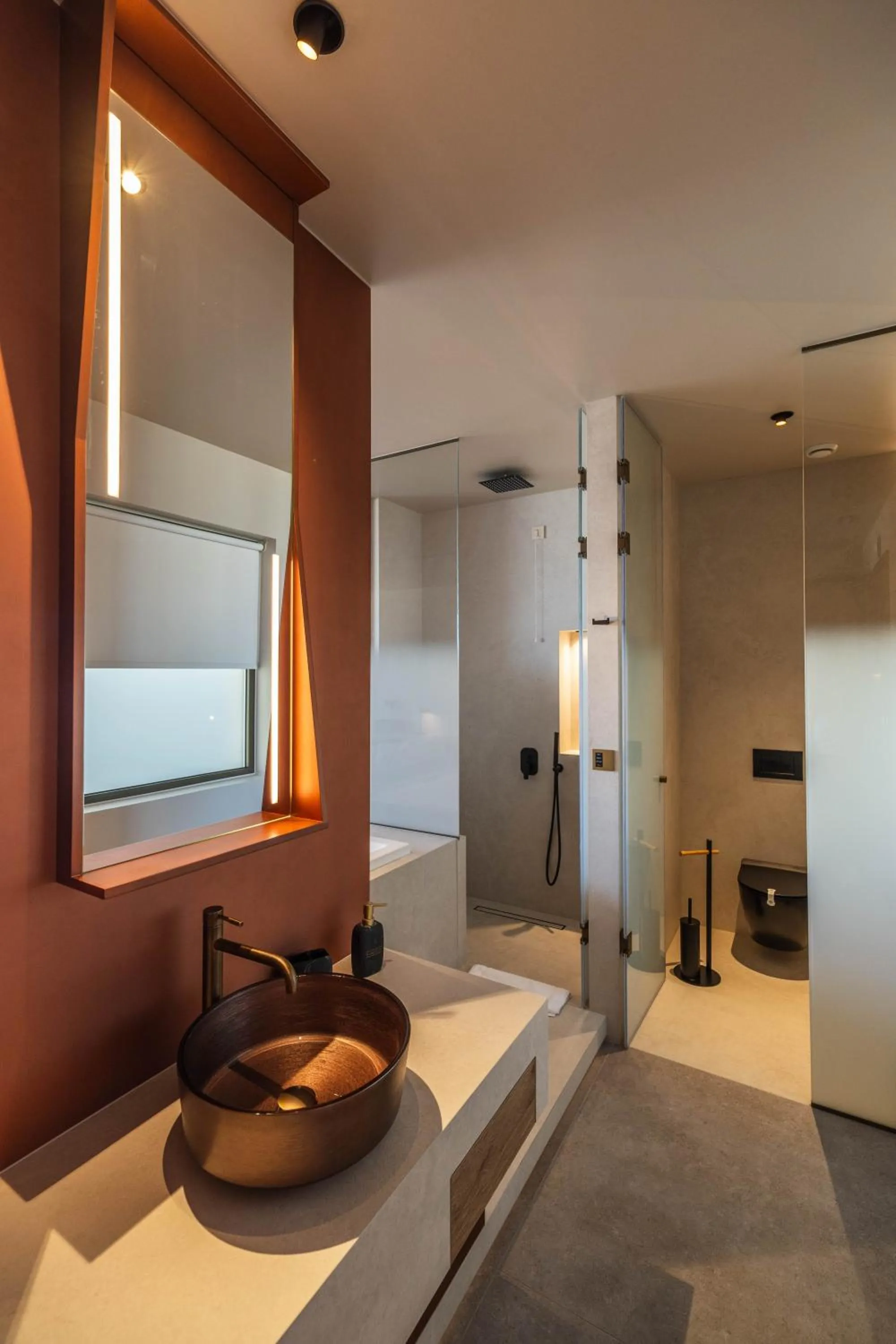 Shower, Bed in Oniros Residences