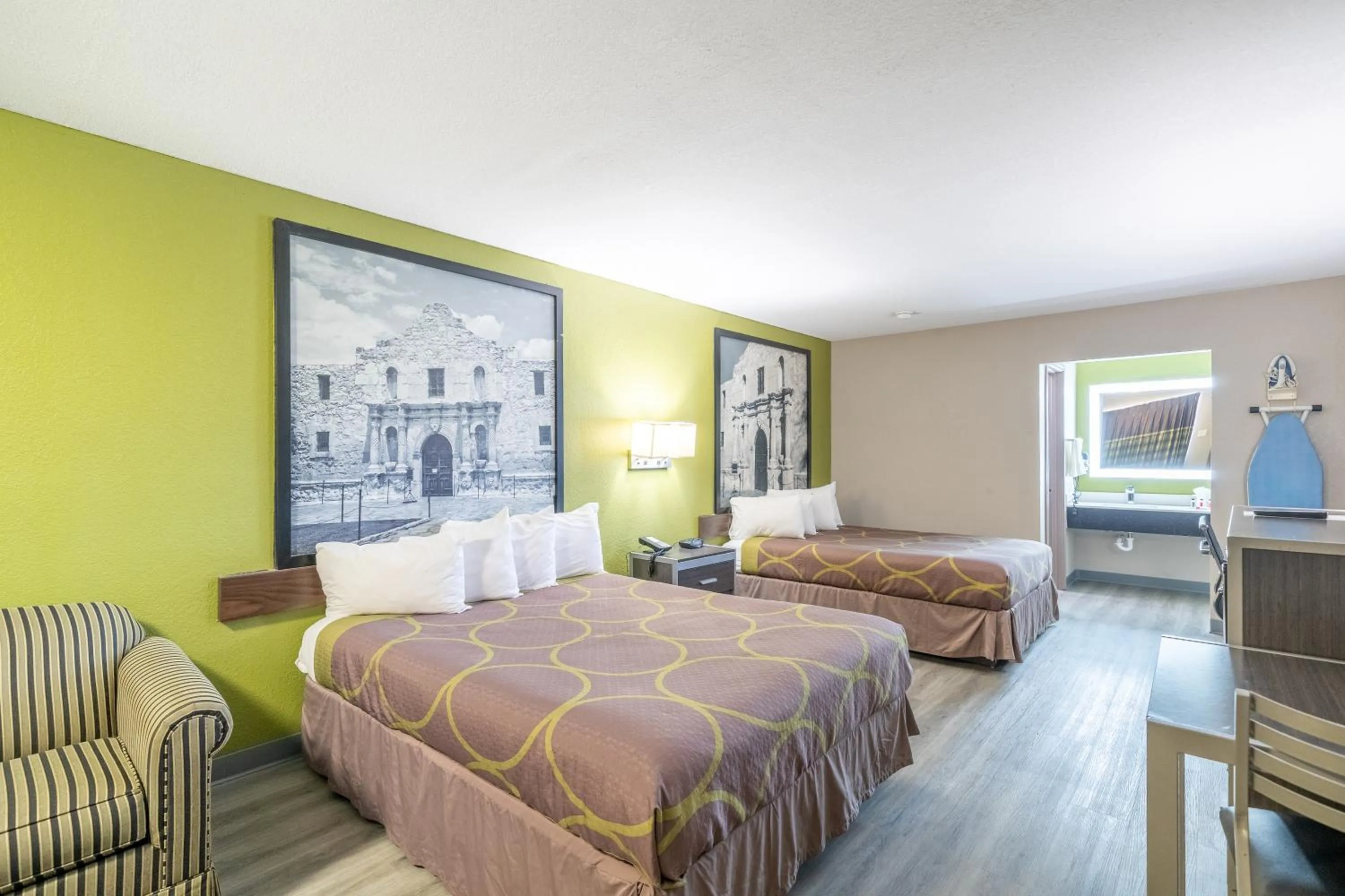 Bed in Super 8 by Wyndham San Antonio/Riverwalk Area