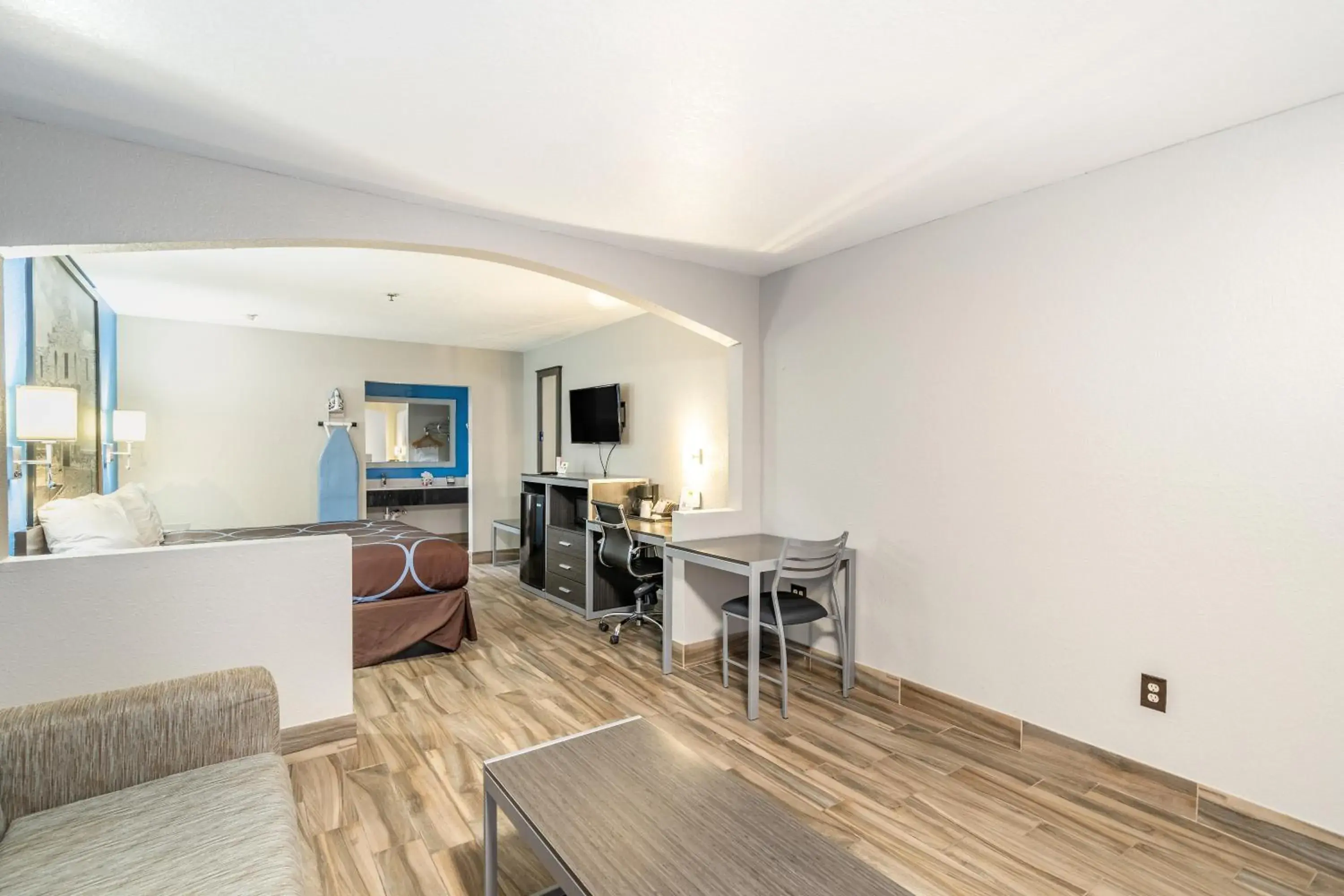 King Studio Suite - Non-Smoking in Super 8 by Wyndham San Antonio/Riverwalk Area King Studio Suite - Non-Smoking in Super 8 by Wyndham San Antonio/Riverwalk Area