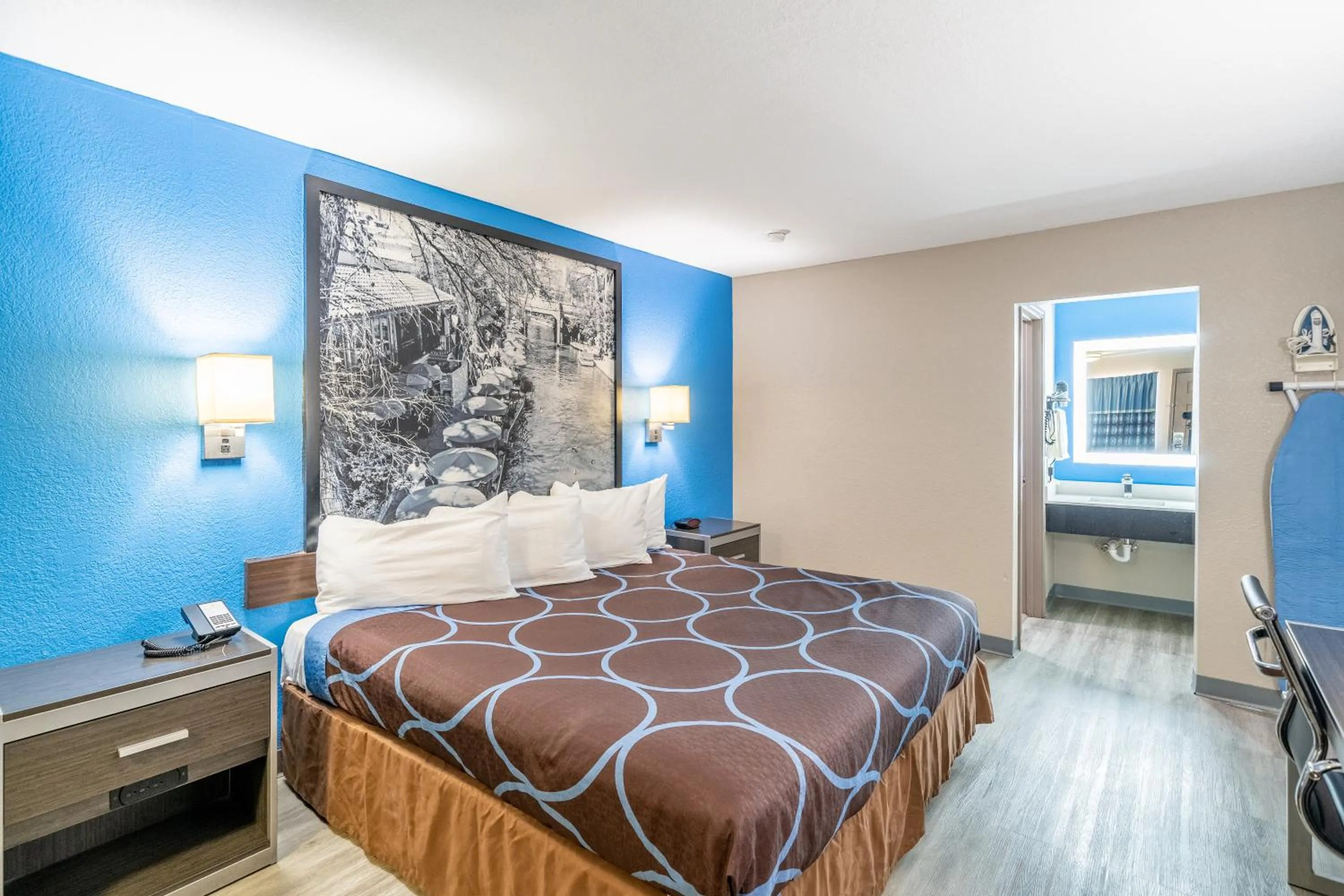 Bed in Super 8 by Wyndham San Antonio/Riverwalk Area