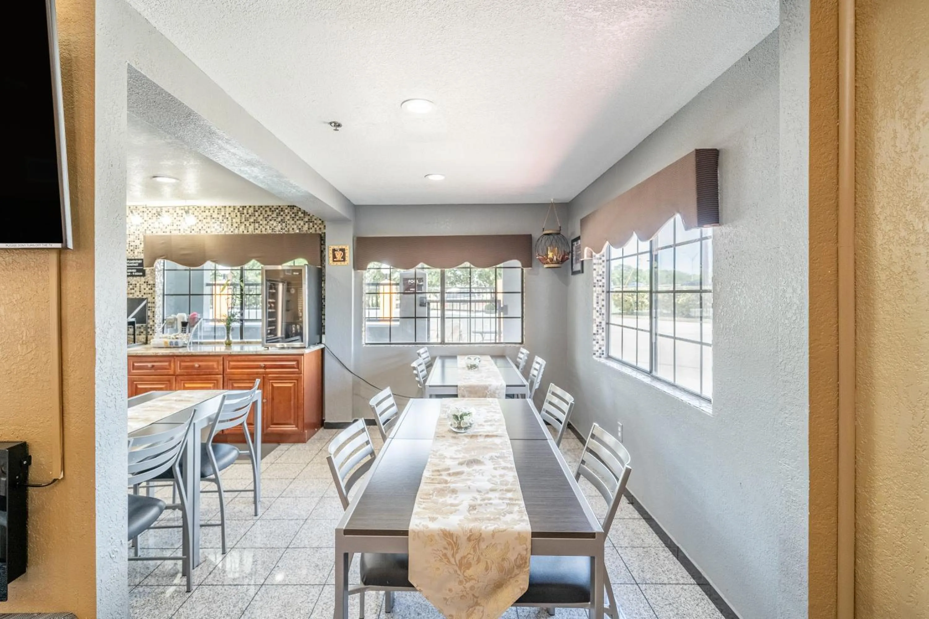 Breakfast in Super 8 by Wyndham San Antonio/Riverwalk Area