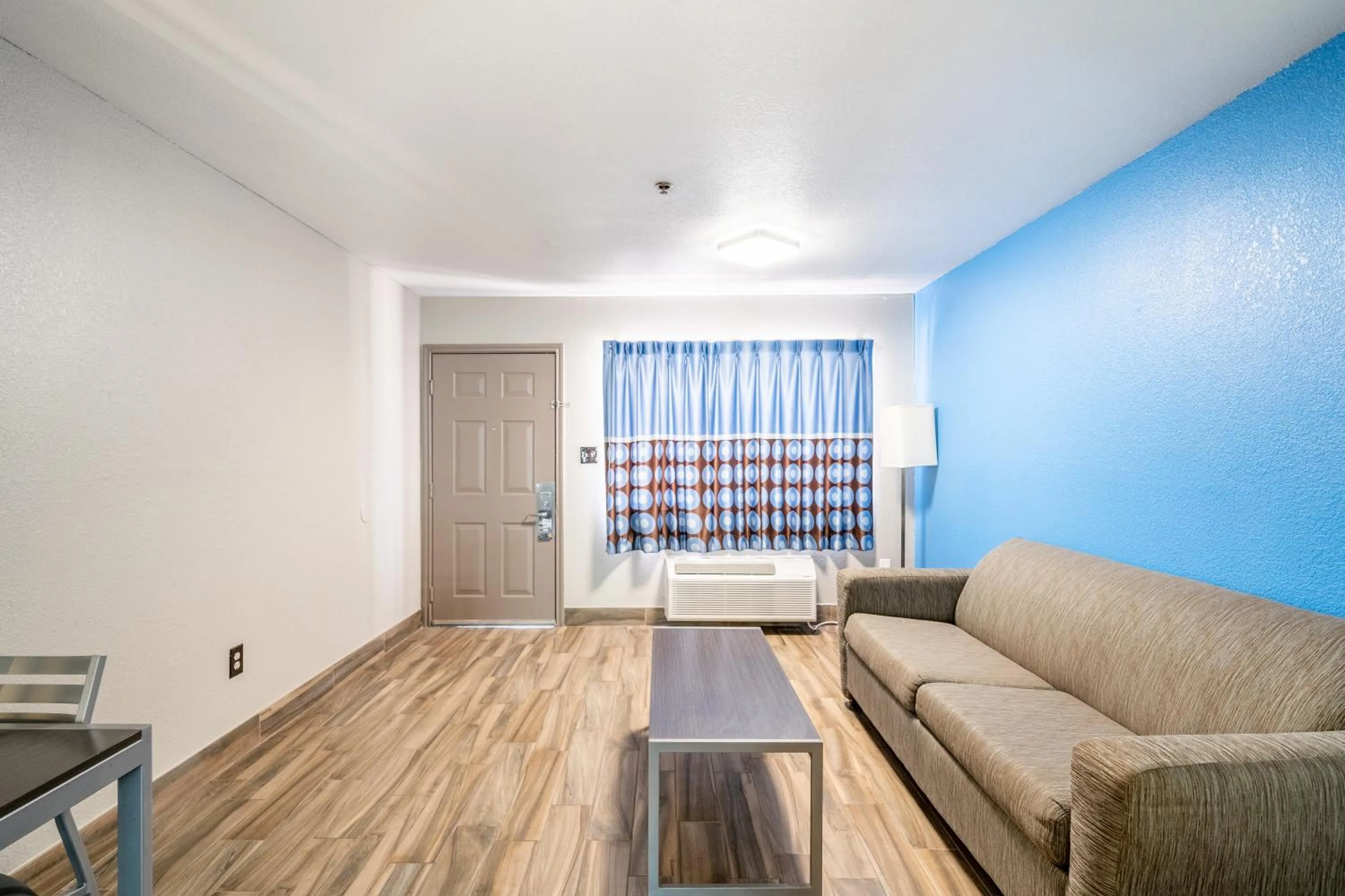 Seating area in Super 8 by Wyndham San Antonio/Riverwalk Area