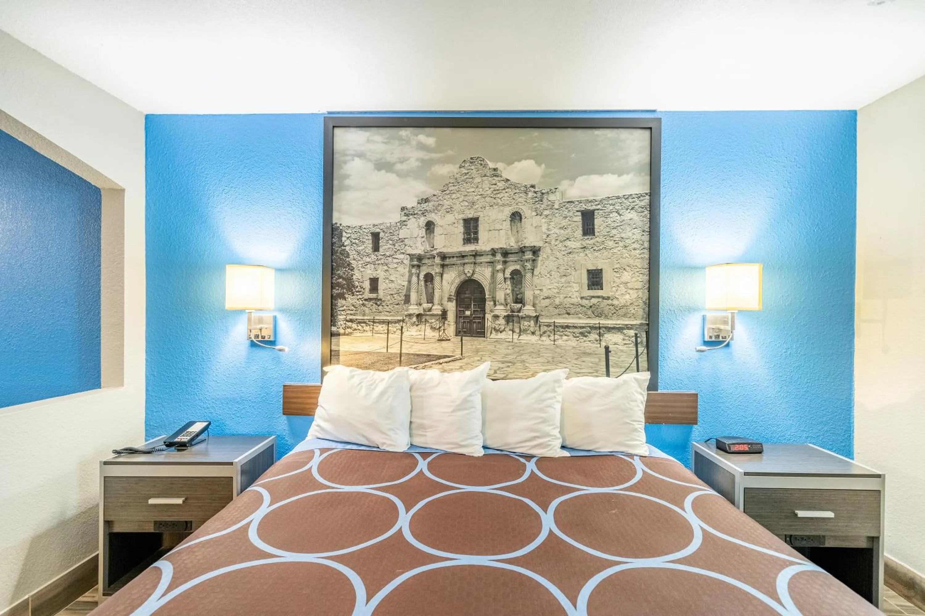 Bed in Super 8 by Wyndham San Antonio/Riverwalk Area