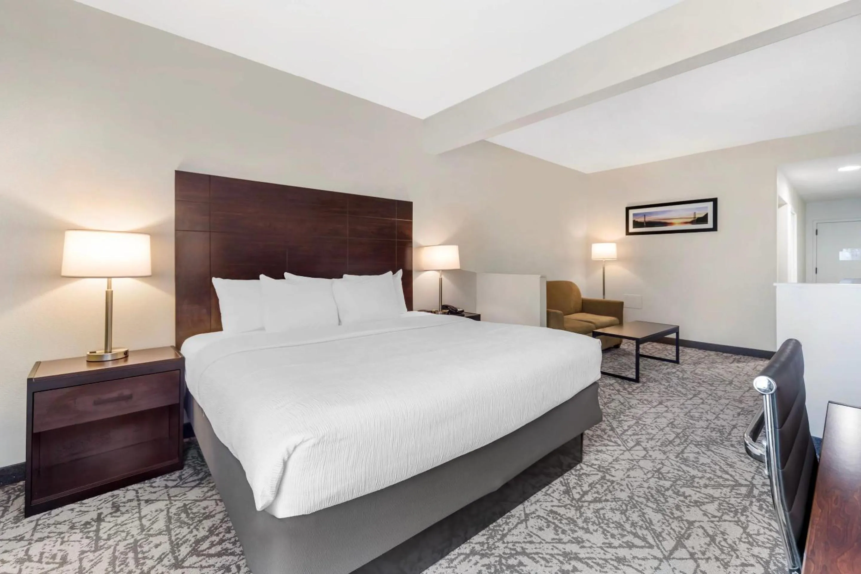 Bedroom, Bed in Quality Inn & Suites NJ State Capital Area