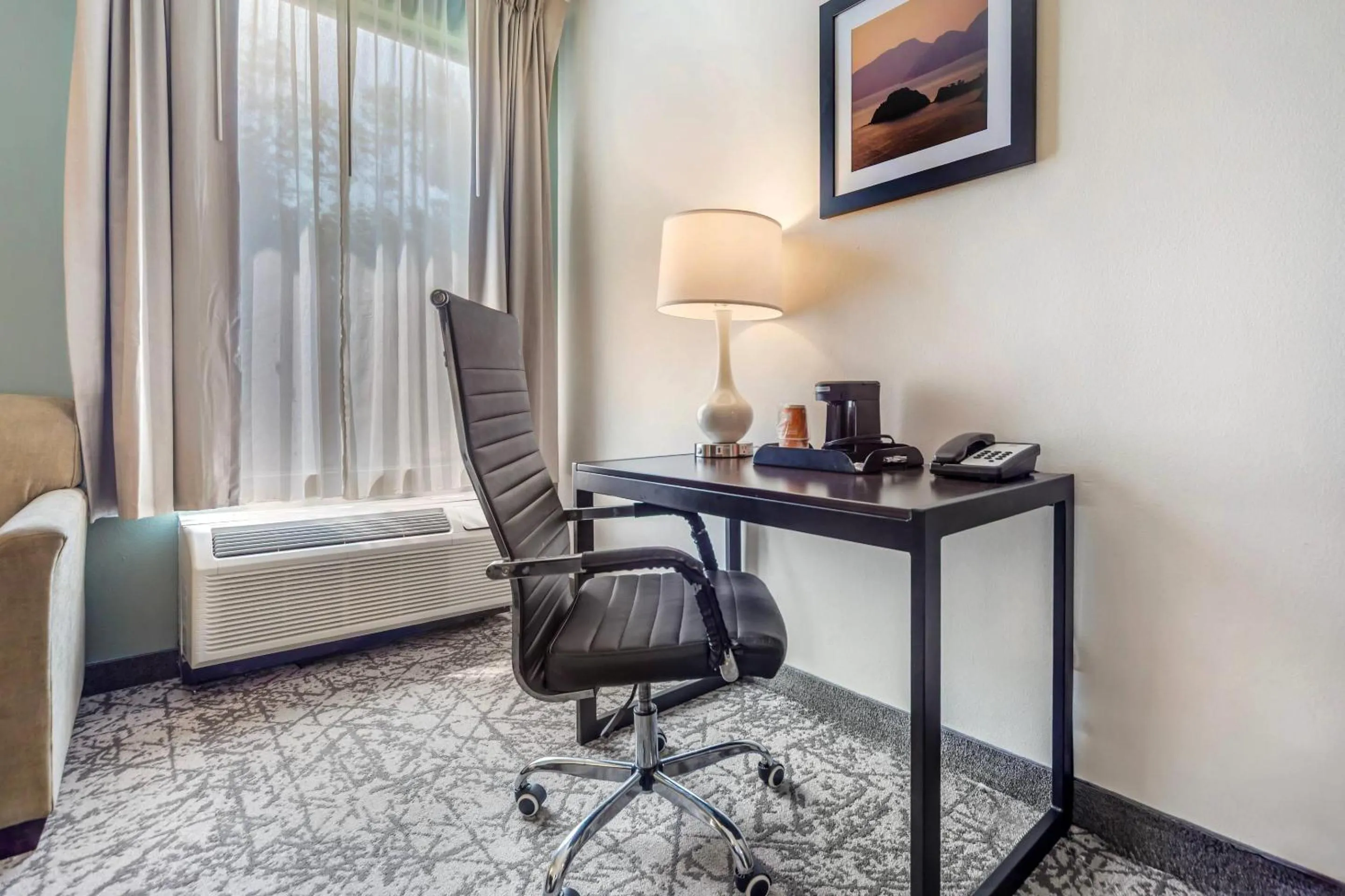 Bedroom in Quality Inn & Suites NJ State Capital Area