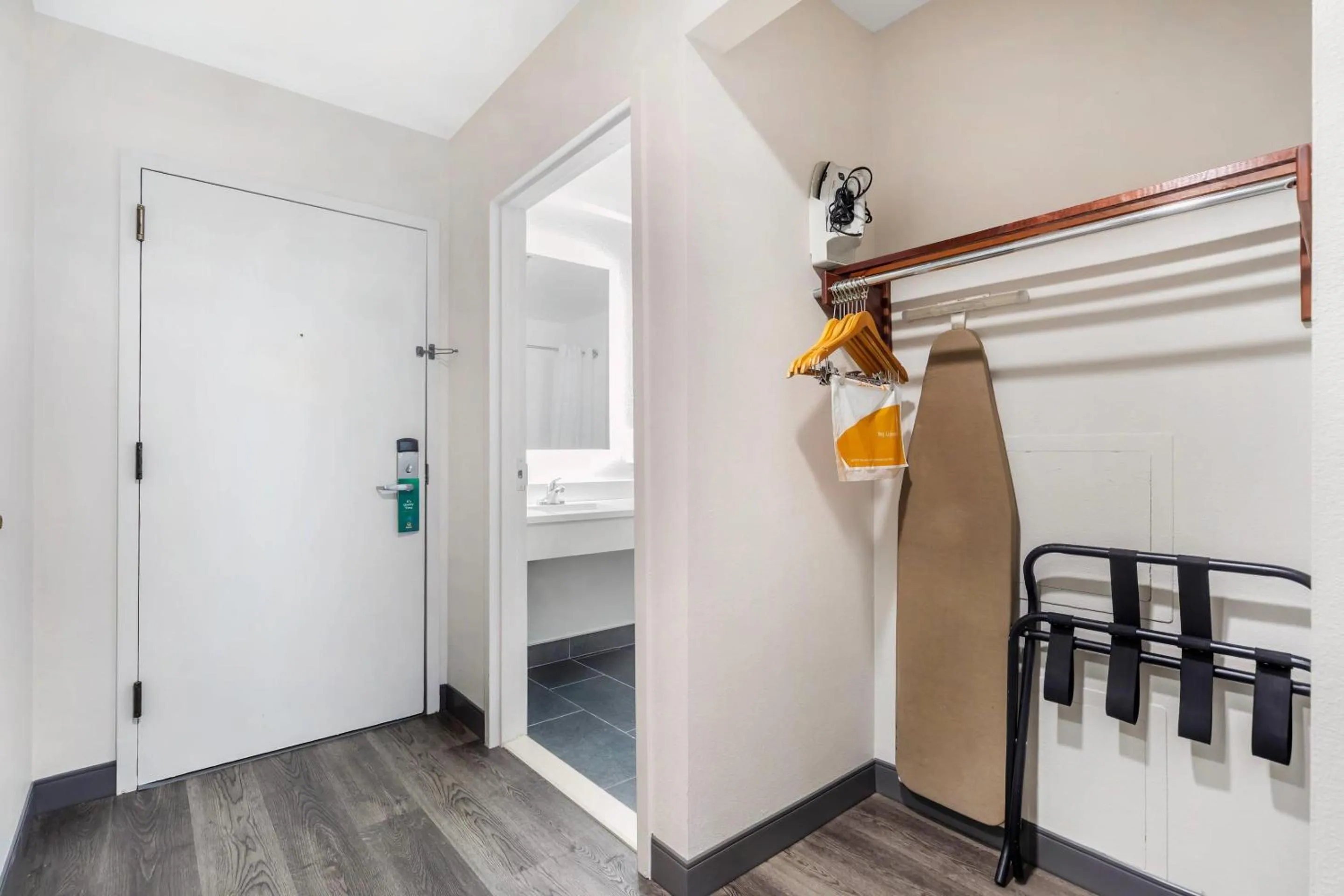 Bedroom, Bed in Quality Inn & Suites NJ State Capital Area