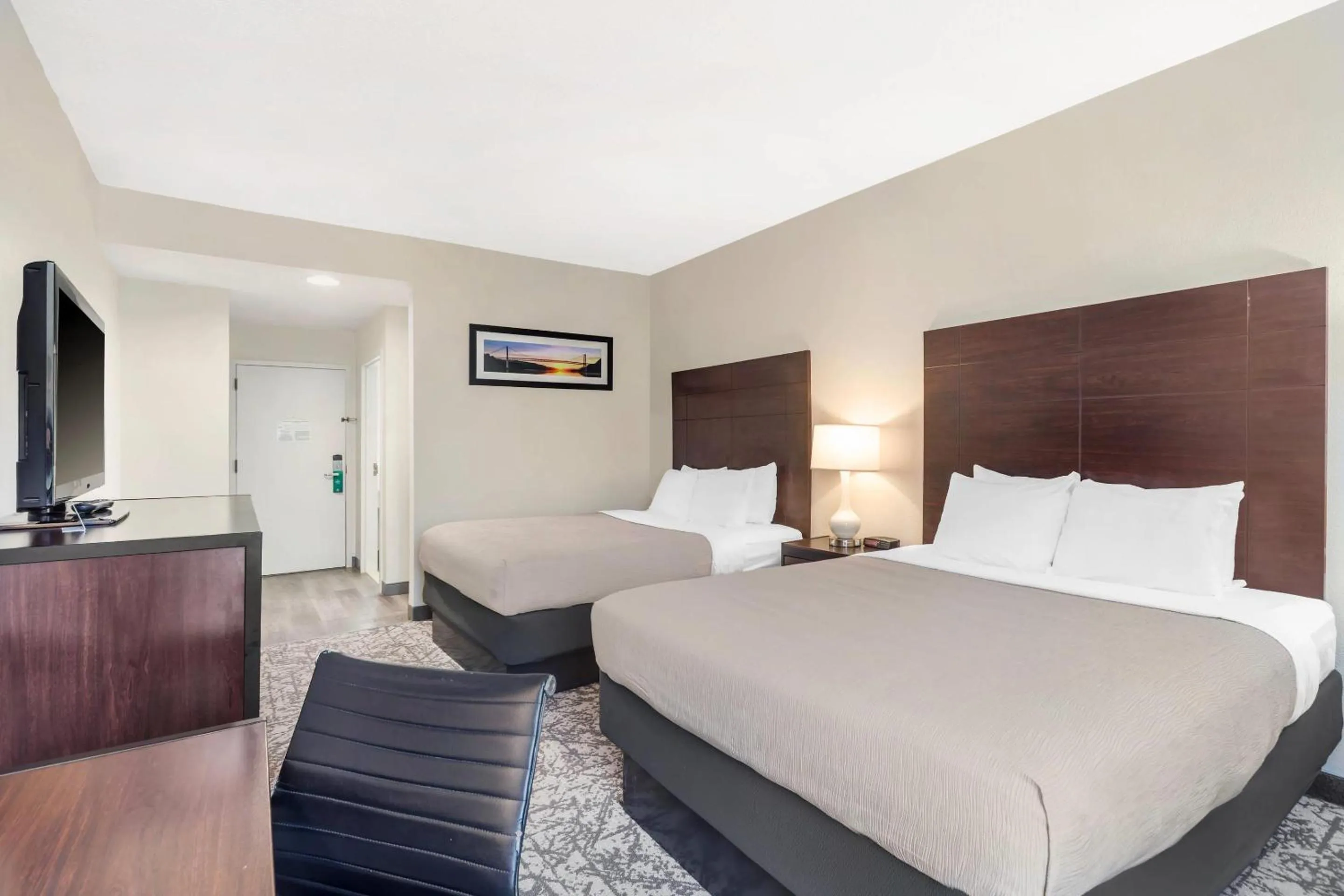 Bedroom, Bed in Quality Inn & Suites NJ State Capital Area