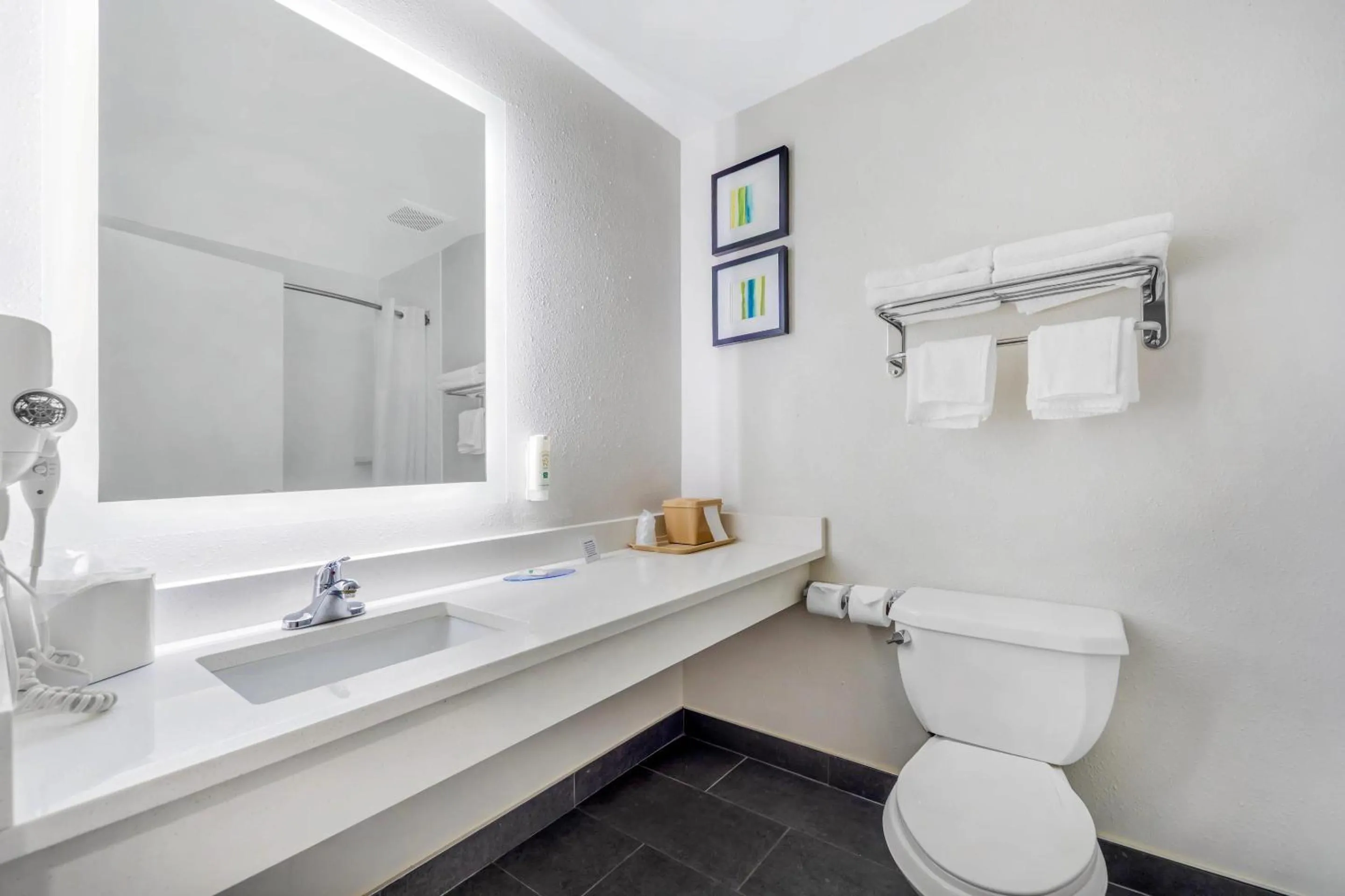 Bedroom in Quality Inn & Suites NJ State Capital Area